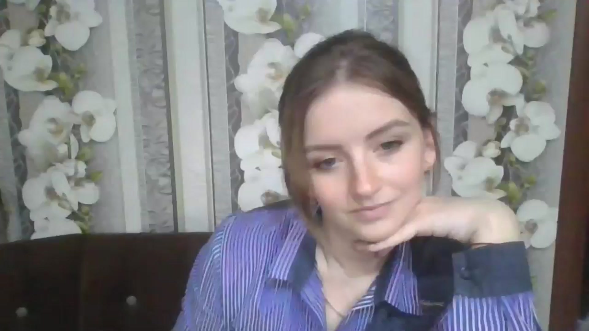 Gallery image thumbnail from DinaLennox's myfreecams stream on, 11/18/2025, 19:53 image 14 of 20