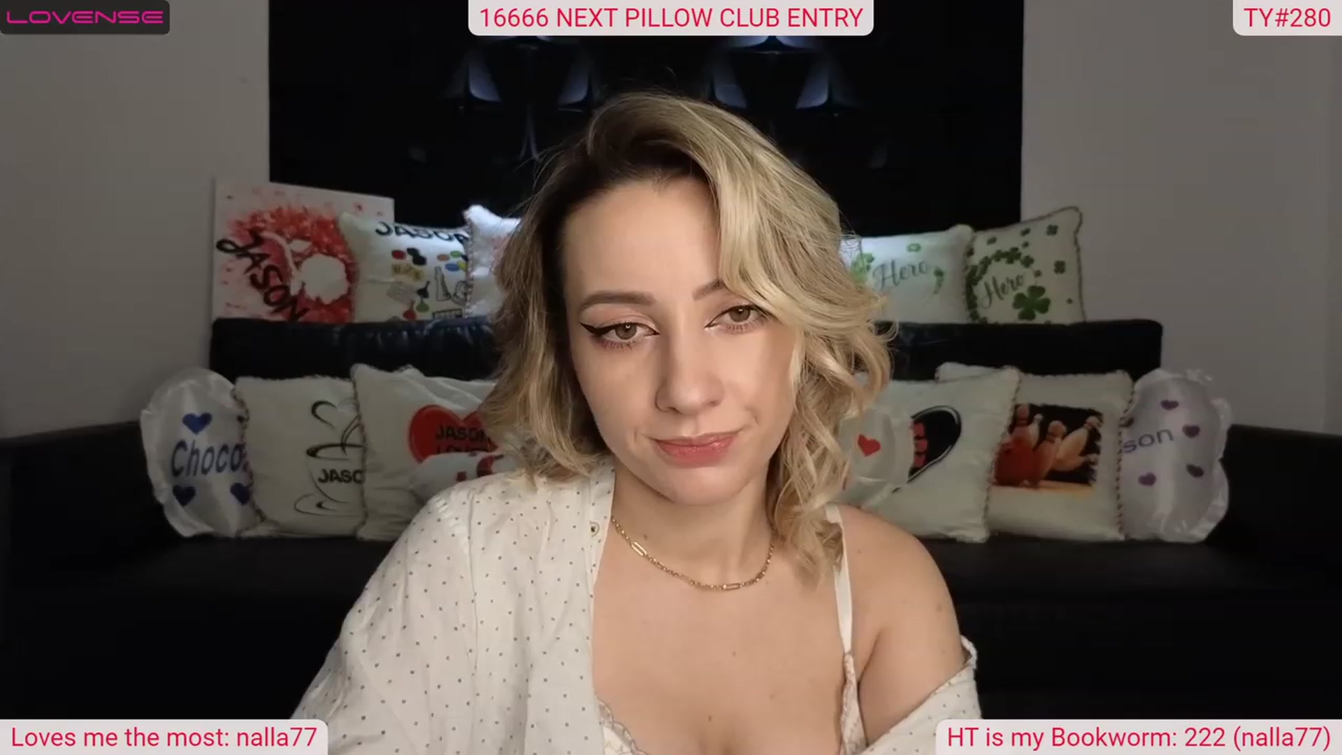 Gallery image thumbnail from DinasLibrary's myfreecams stream on, 03/27/2023, 06:29 image 5 of 20