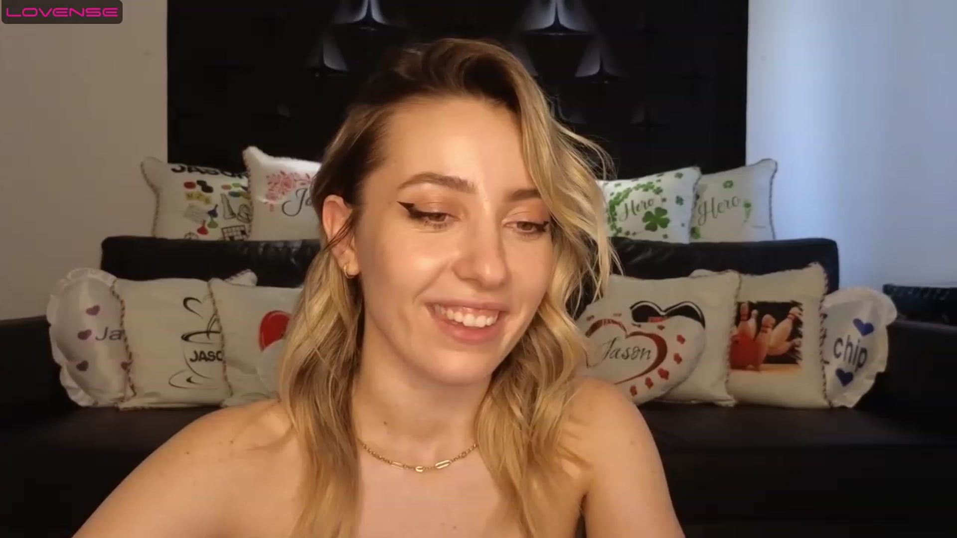 Gallery image thumbnail from DinasLibrary's myfreecams stream on, 06/22/2023, 08:03 image 13 of 20