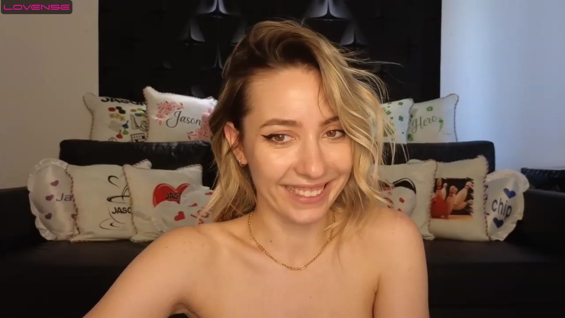 Gallery image thumbnail from DinasLibrary's myfreecams stream on, 06/22/2023, 08:03 image 14 of 20