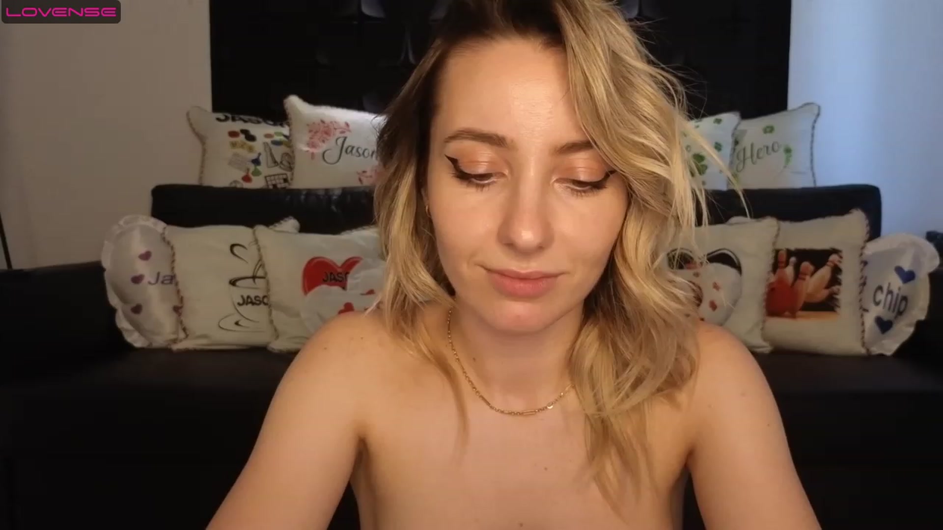 Gallery image thumbnail from DinasLibrary's myfreecams stream on, 06/22/2023, 08:03 image 10 of 20