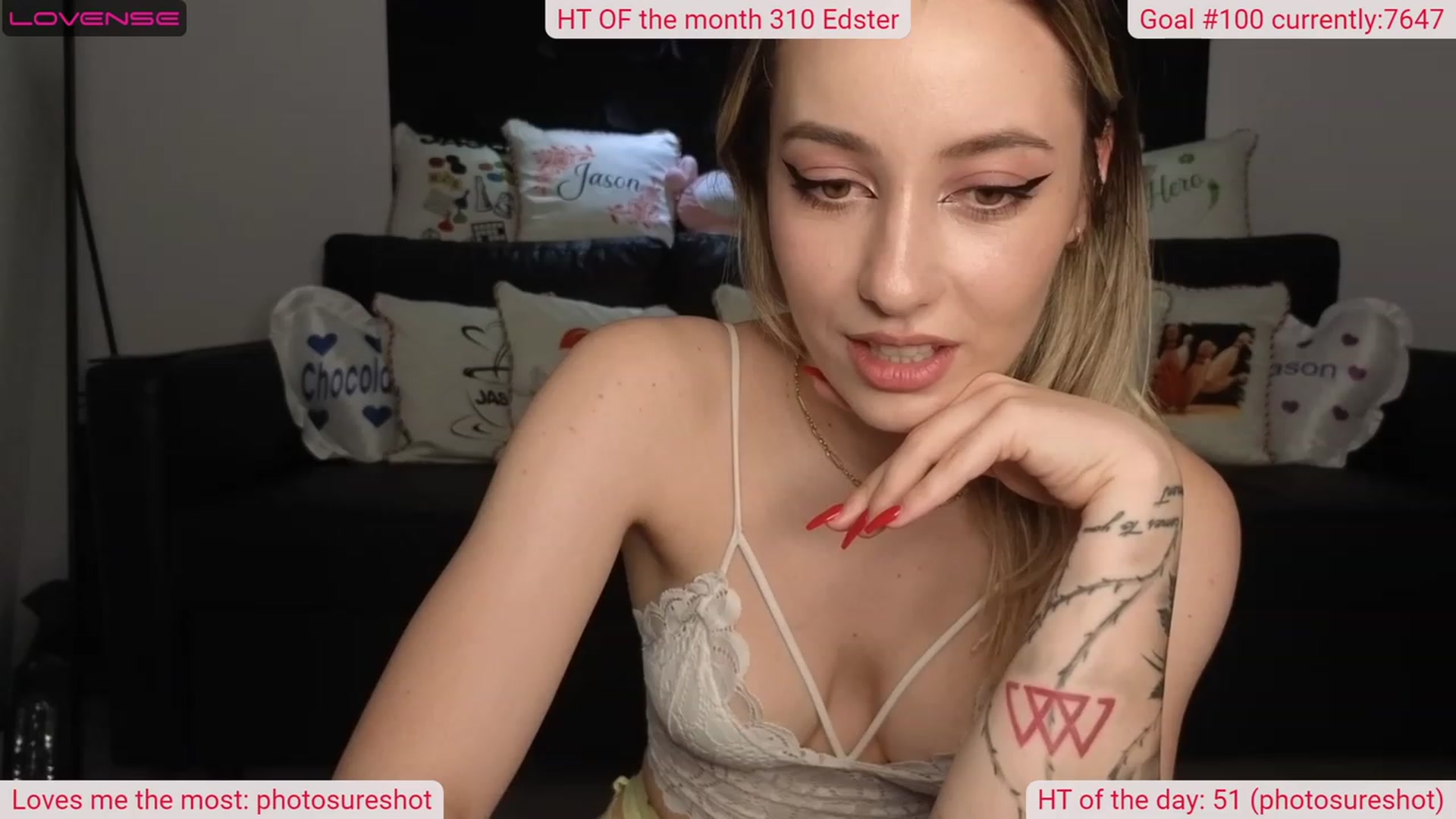 Gallery image thumbnail from DinasLibrary's myfreecams stream on, 07/08/2023, 02:43 image 6 of 20