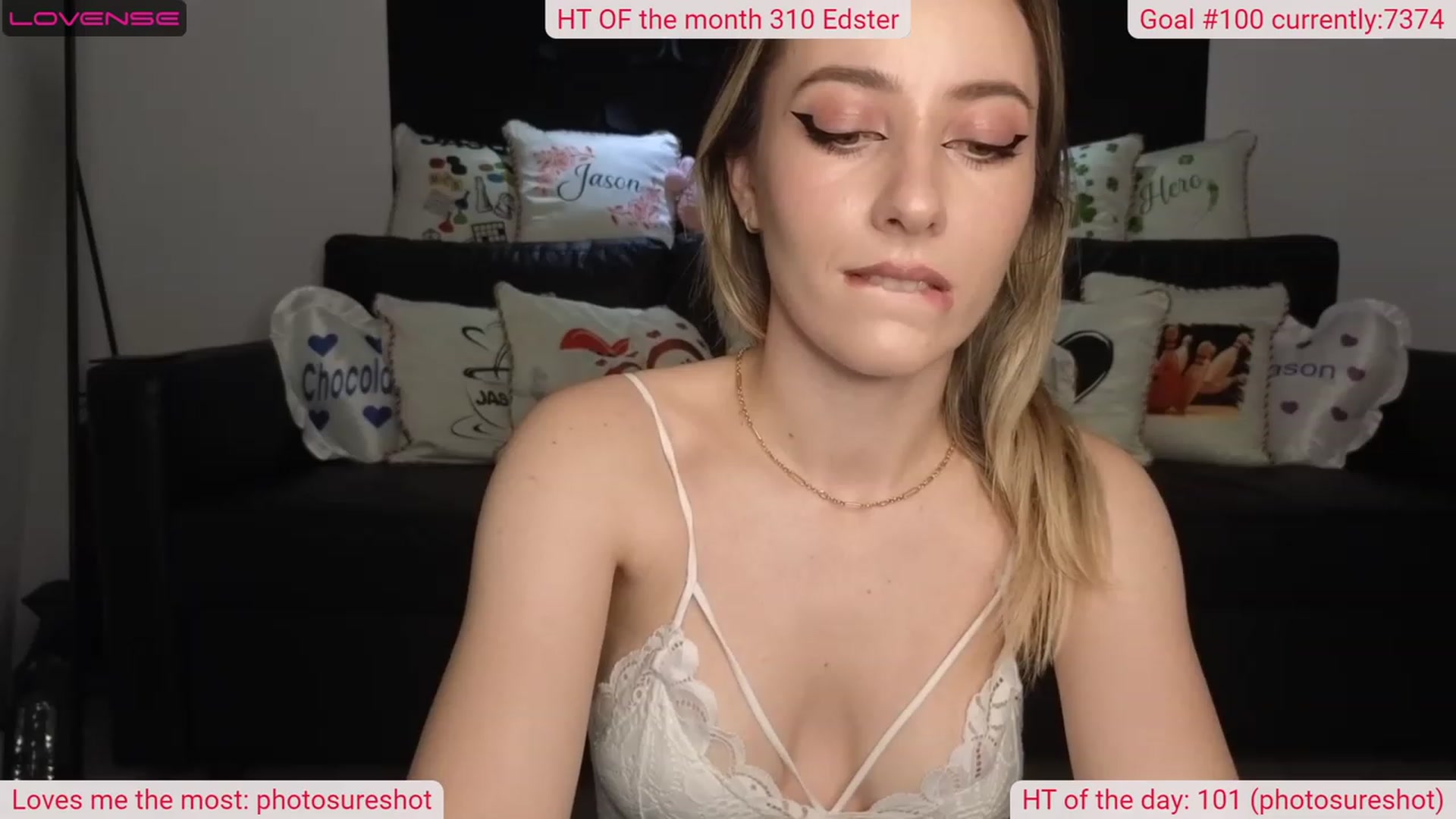 Gallery image thumbnail from DinasLibrary's myfreecams stream on, 07/08/2023, 02:43 image 9 of 20