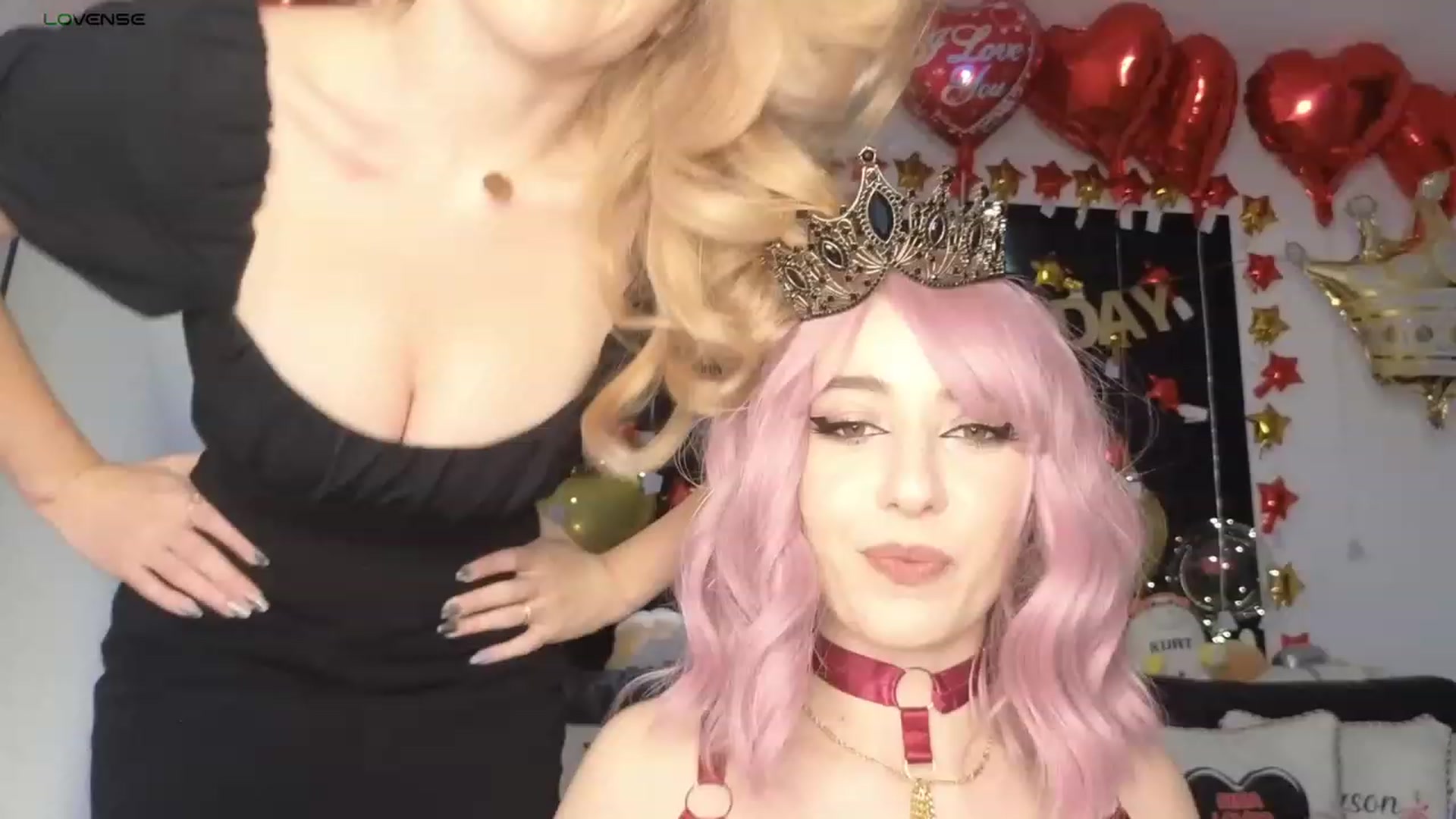 Gallery image thumbnail from DinasLibrary's myfreecams stream on, 11/19/2023, 22:17 image 10 of 20