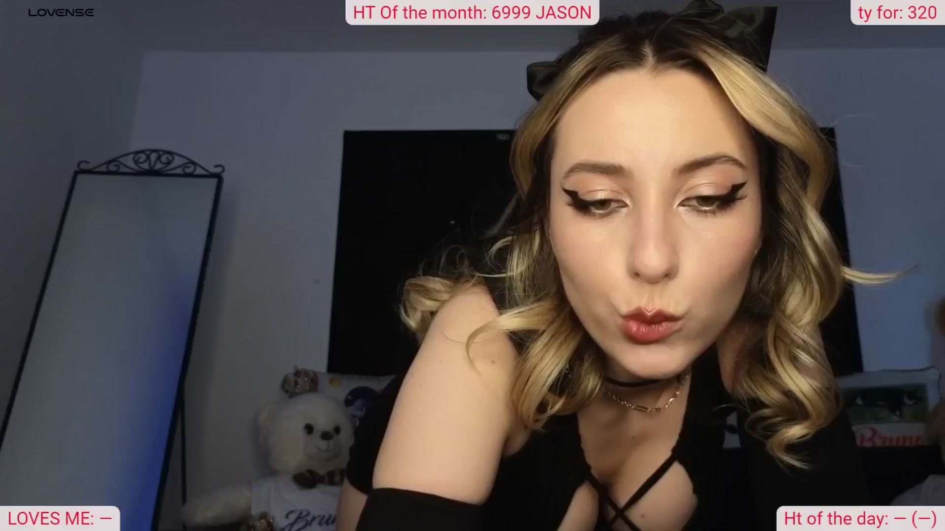 Gallery image thumbnail from DinasLibrary's myfreecams stream on, 05/18/2024, 03:43 image 17 of 20