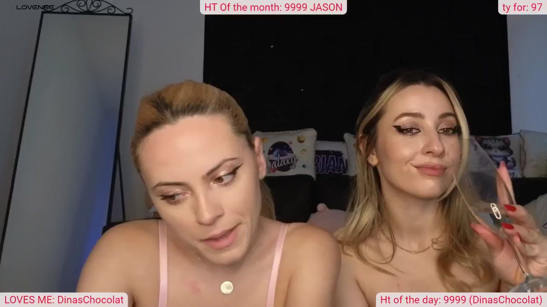 Gallery image thumbnail from DinasLibrary's myfreecams stream on, 05/26/2024, 05:23 image 12 of 20