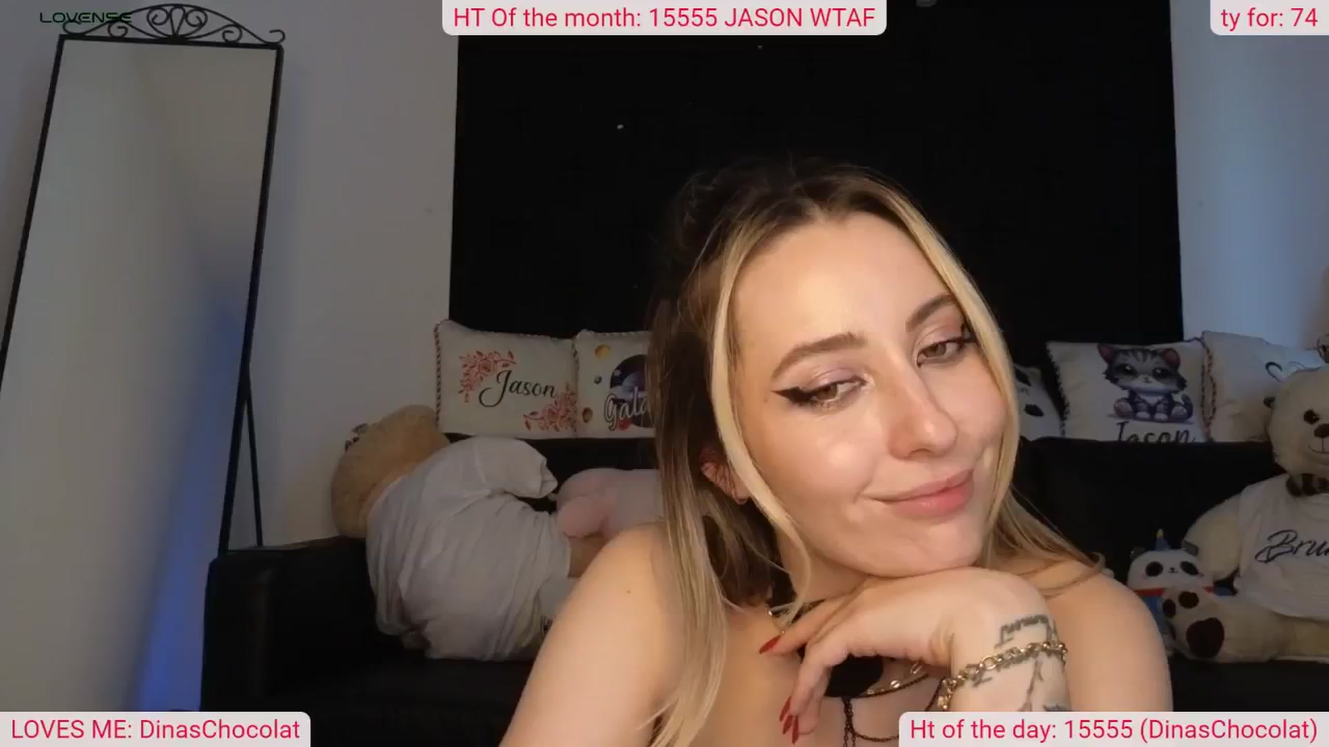 Gallery image thumbnail from DinasLibrary's myfreecams stream on, 05/26/2024, 09:21 image 3 of 20