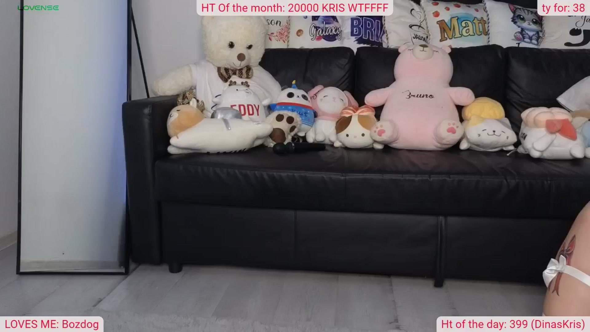 Gallery image thumbnail from DinasLibrary's myfreecams stream on, 06/22/2024, 07:00 image 3 of 20
