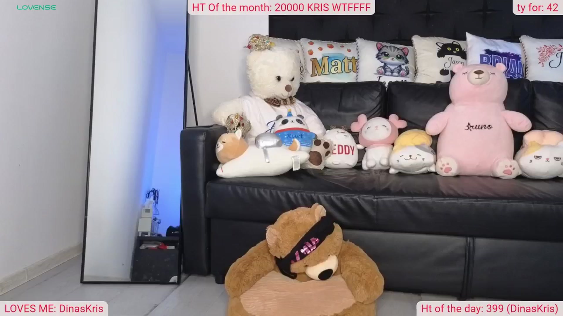 Gallery image thumbnail from DinasLibrary's myfreecams stream on, 06/29/2024, 05:51 image 5 of 20