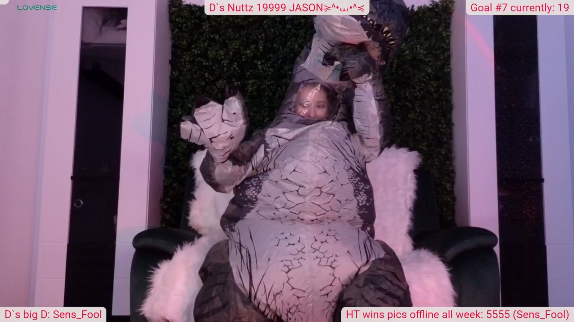 Gallery image thumbnail from DinasLibrary's myfreecams stream on, 03/29/2025, 07:49 image 15 of 20