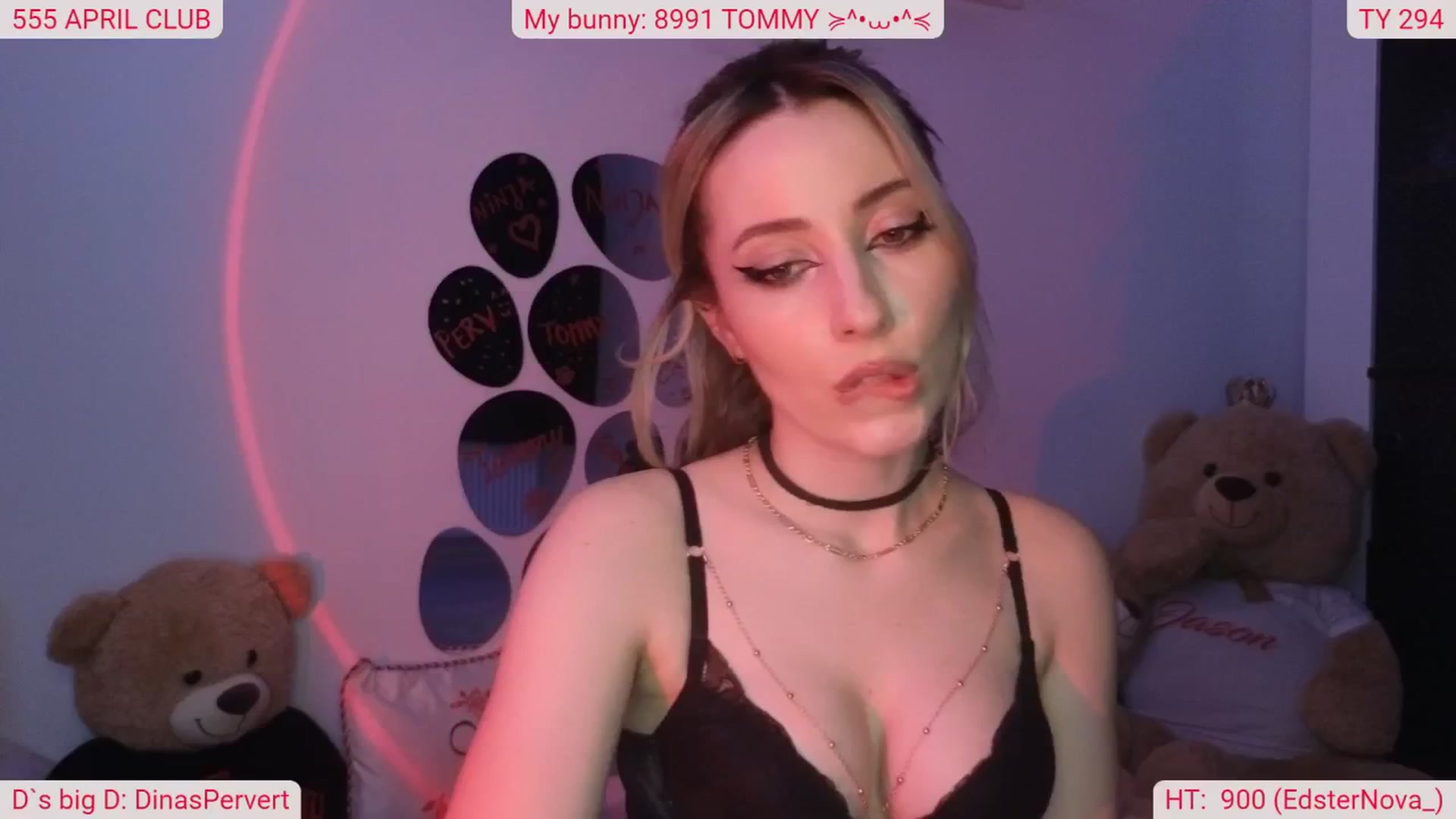Gallery image thumbnail from DinasLibrary's myfreecams stream on, 04/19/2025, 07:34 image 12 of 20