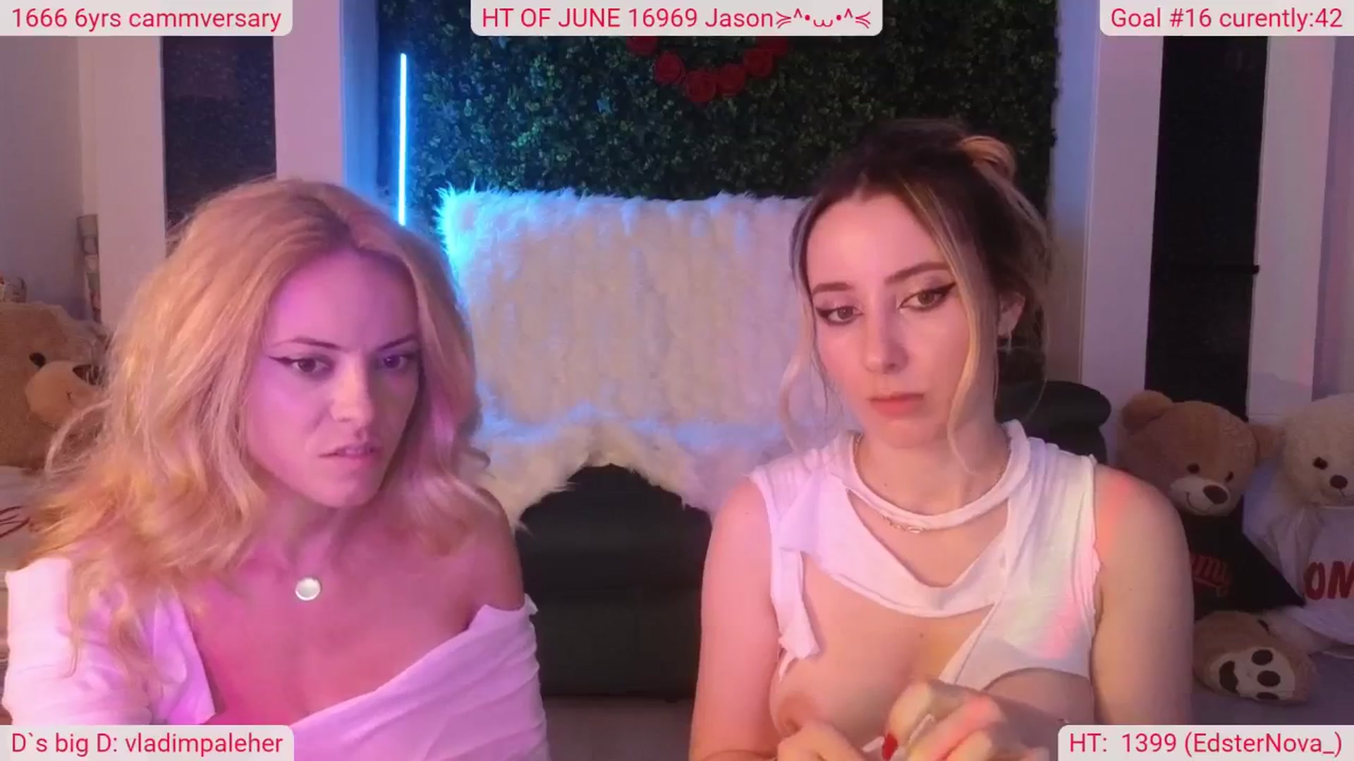 Gallery image thumbnail from DinasLibrary's myfreecams stream on, 06/21/2025, 08:23 image 13 of 20
