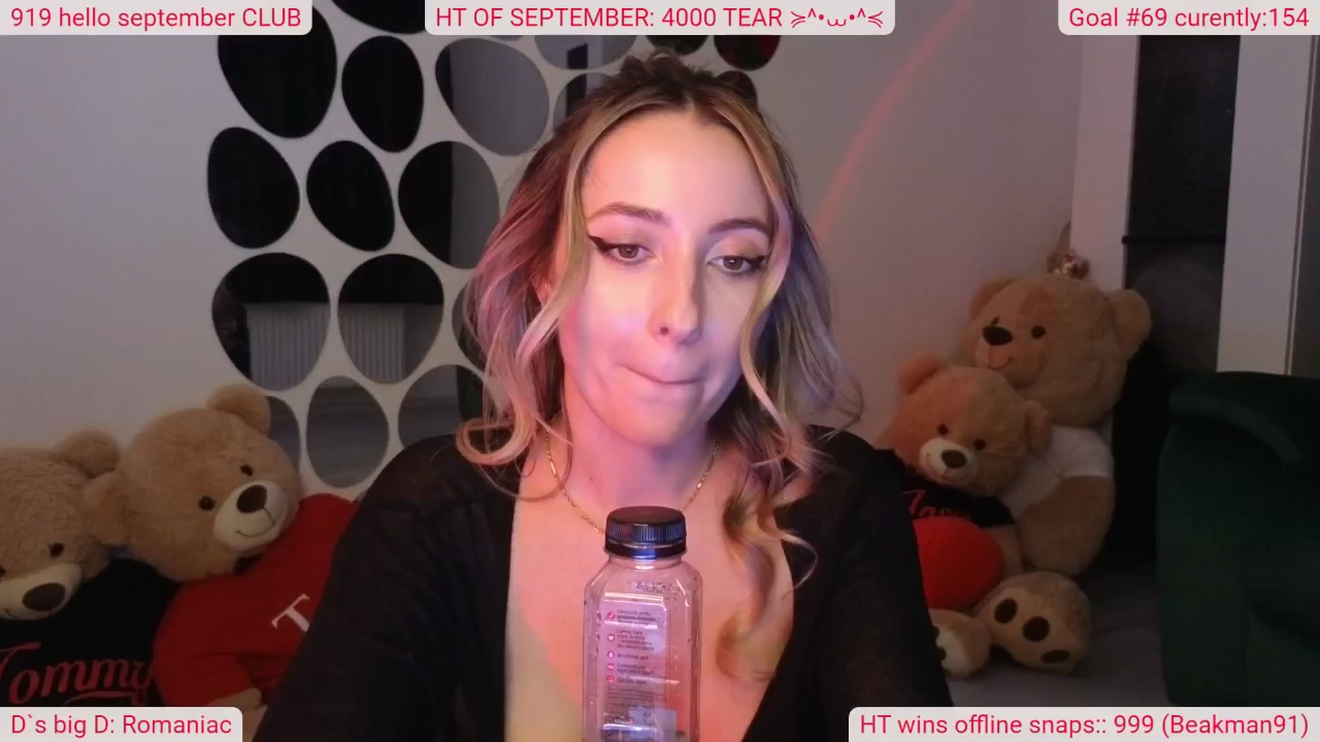 Gallery image thumbnail from DinasLibrary's myfreecams stream on, 09/25/2025, 08:10 image 19 of 20