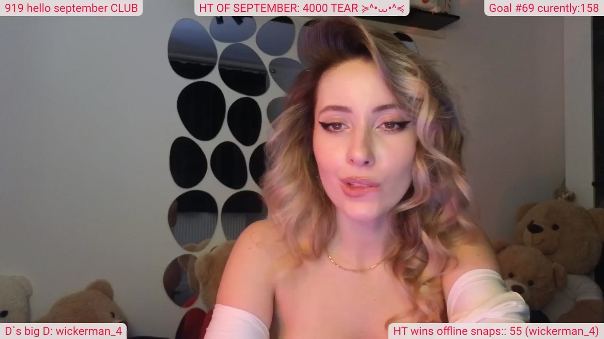 Gallery image thumbnail from DinasLibrary's myfreecams stream on, 09/26/2025, 04:30 image 1 of 20
