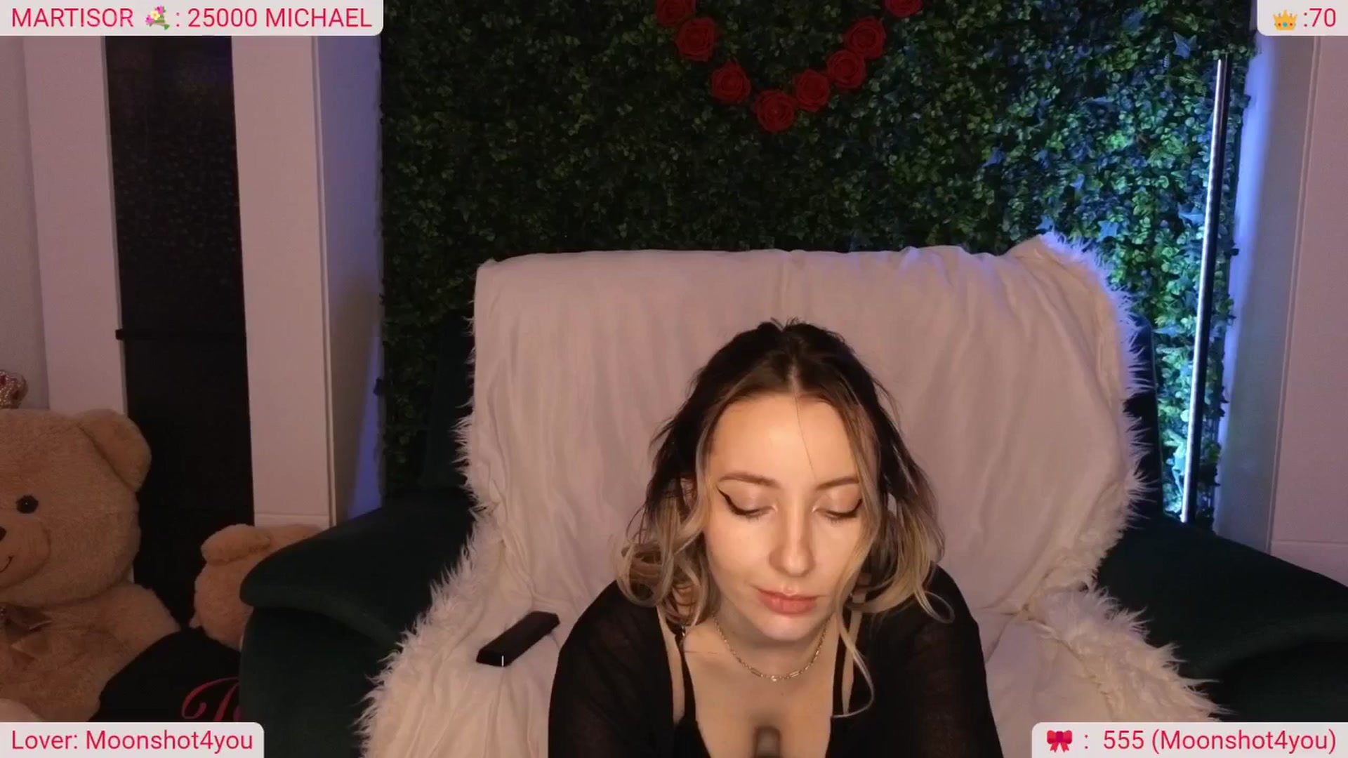 Gallery image thumbnail from DinasLibrary's myfreecams stream on, 03/19/2026, 07:17 image 16 of 20