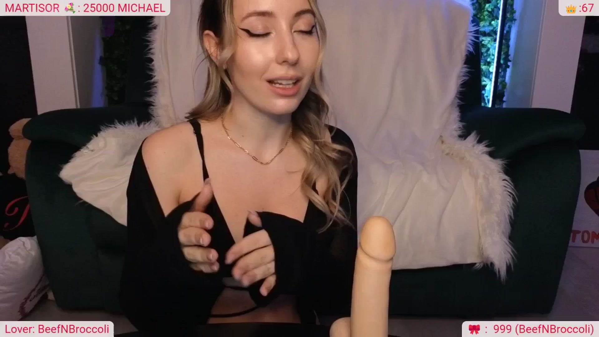 Gallery image thumbnail from DinasLibrary's myfreecams stream on, 03/19/2026, 09:00 image 6 of 20