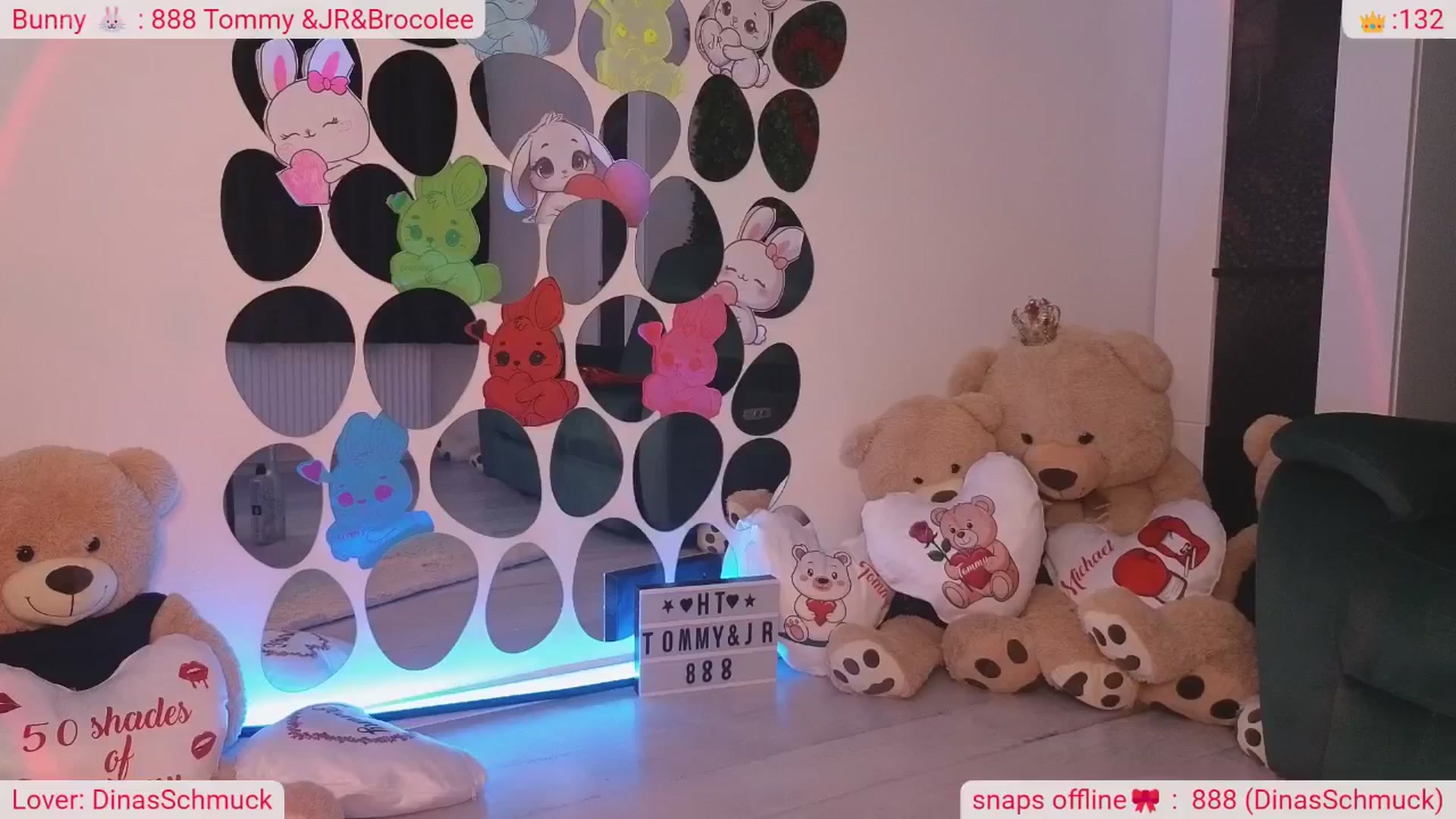 Gallery image thumbnail from DinasLibrary's myfreecams stream on, 04/03/2026, 08:36 image 16 of 20