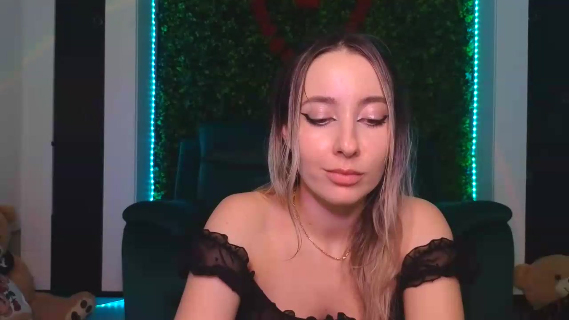 Gallery image thumbnail from DinasLibrary's myfreecams stream on, 09/19/2026, 09:14 image 8 of 20