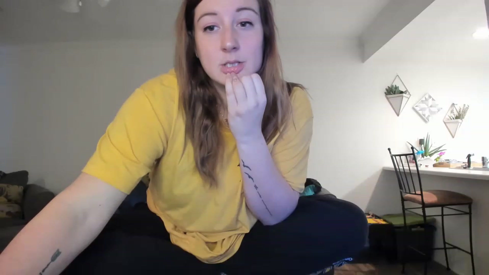 Gallery image thumbnail from DinoDarling's myfreecams stream on, 11/23/2022, 17:37 image 14 of 20