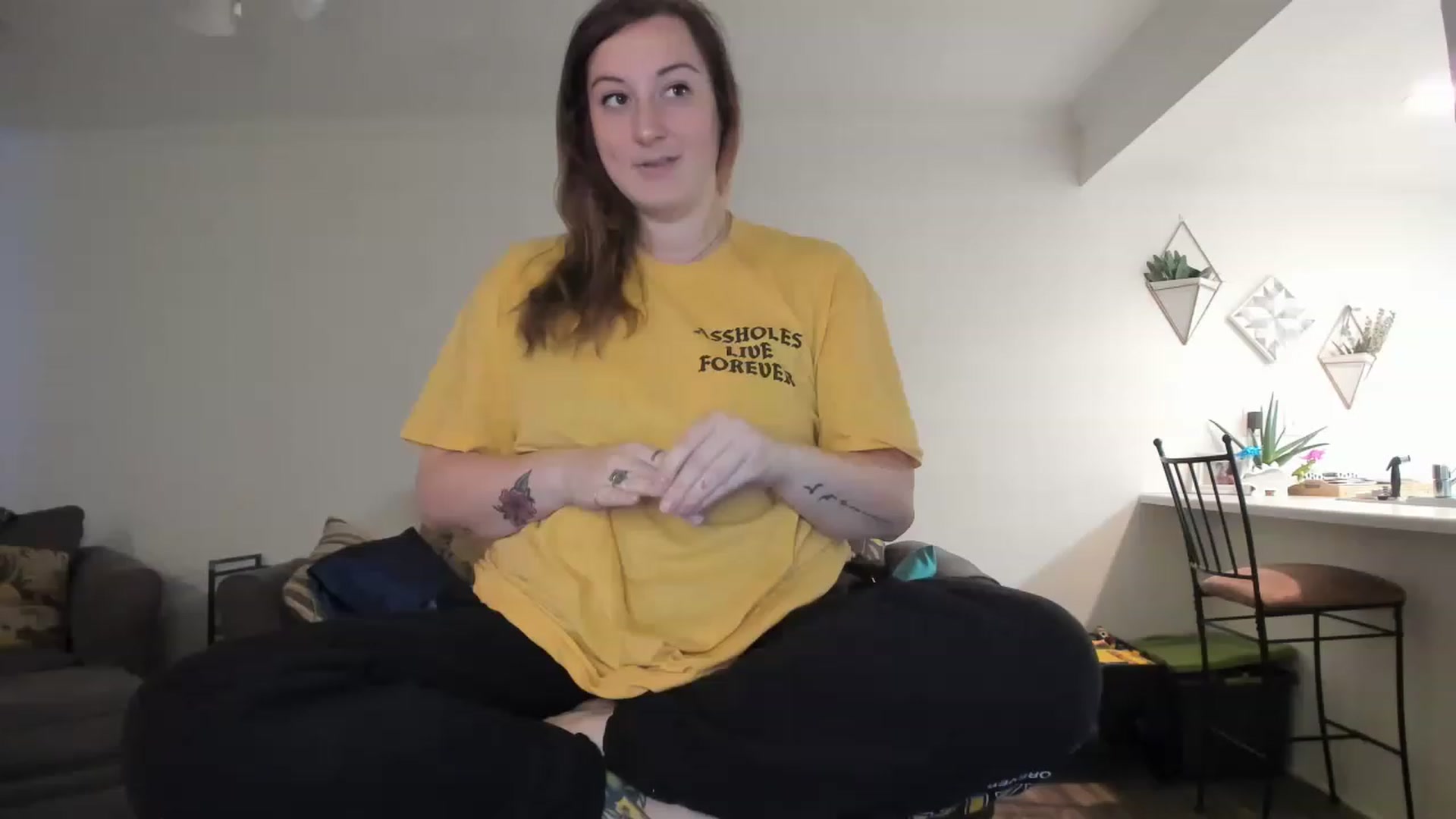 Gallery image thumbnail from DinoDarling's myfreecams stream on, 11/23/2022, 17:37 image 17 of 20
