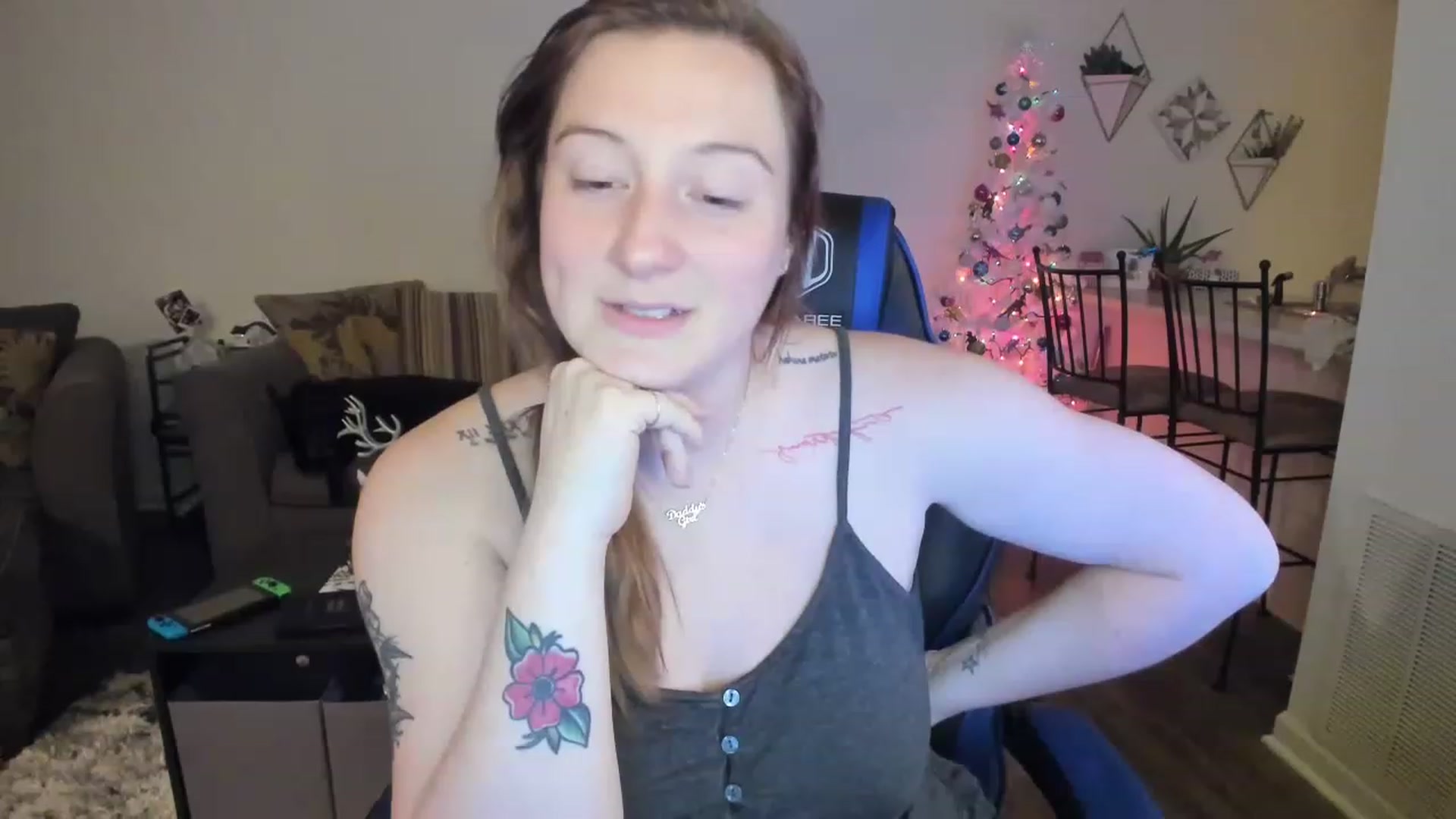Gallery image thumbnail from DinoDarling's myfreecams stream on, 11/25/2022, 05:34 image 9 of 20