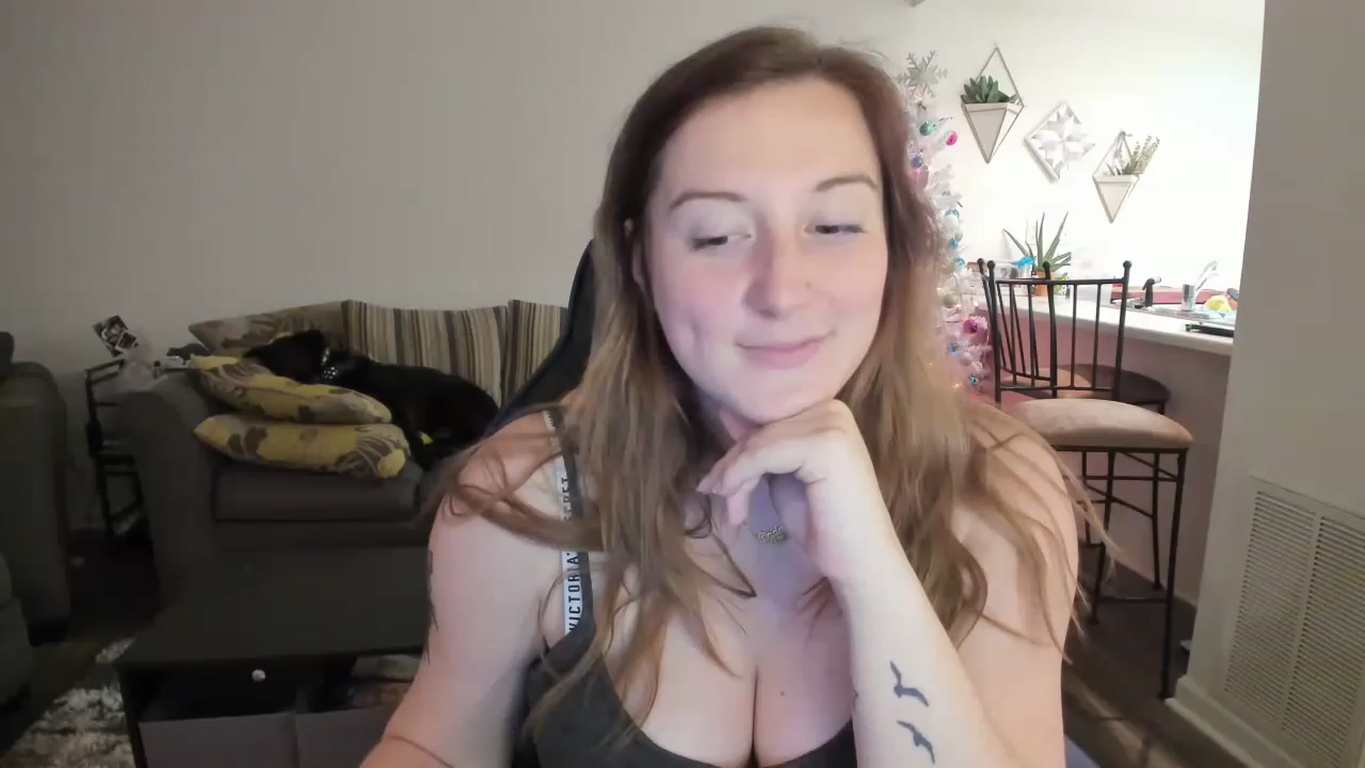 Gallery image thumbnail from DinoDarling's myfreecams stream on, 11/26/2022, 04:11 image 8 of 20