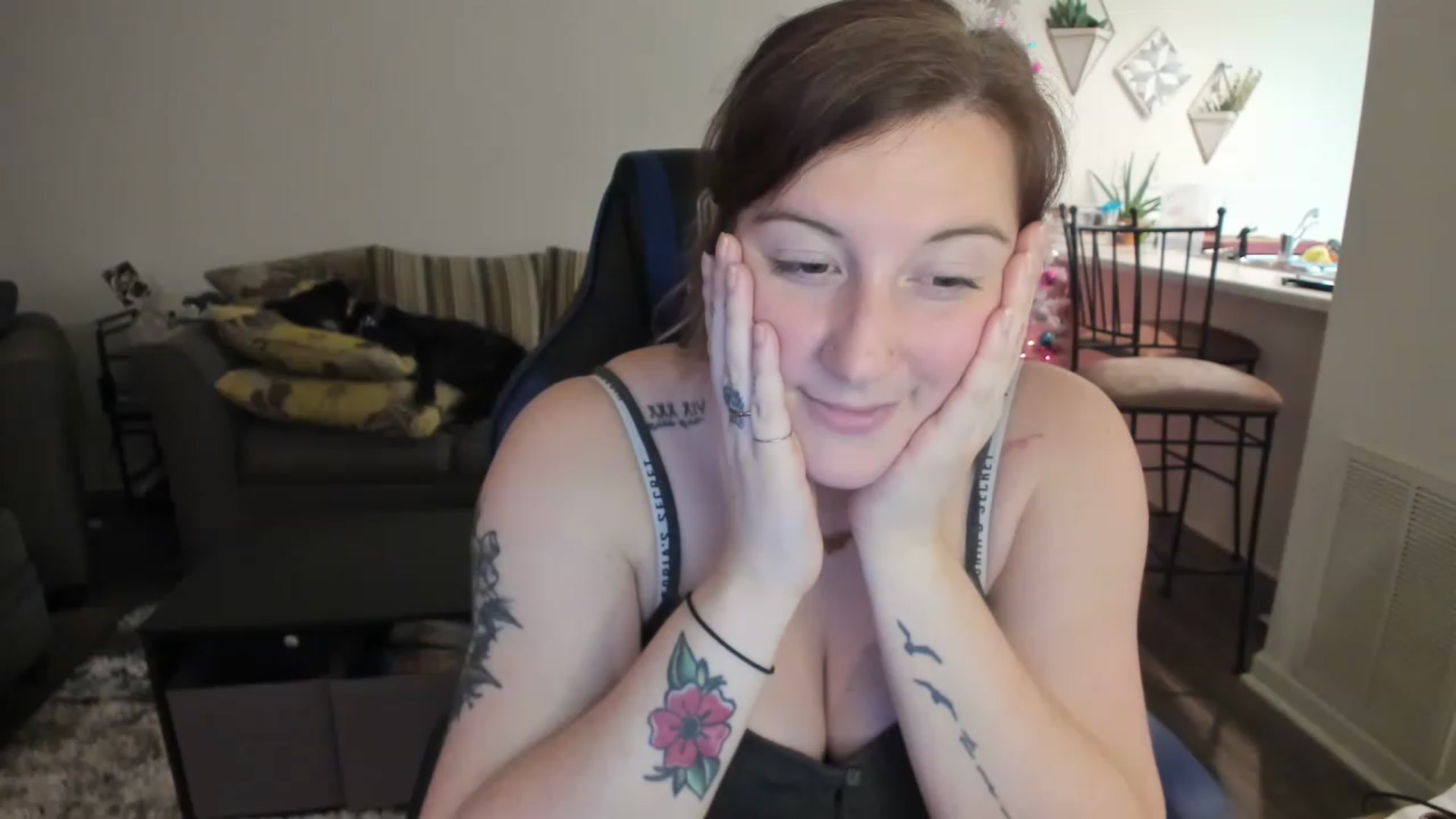 Gallery image thumbnail from DinoDarling's myfreecams stream on, 11/26/2022, 04:11 image 12 of 20