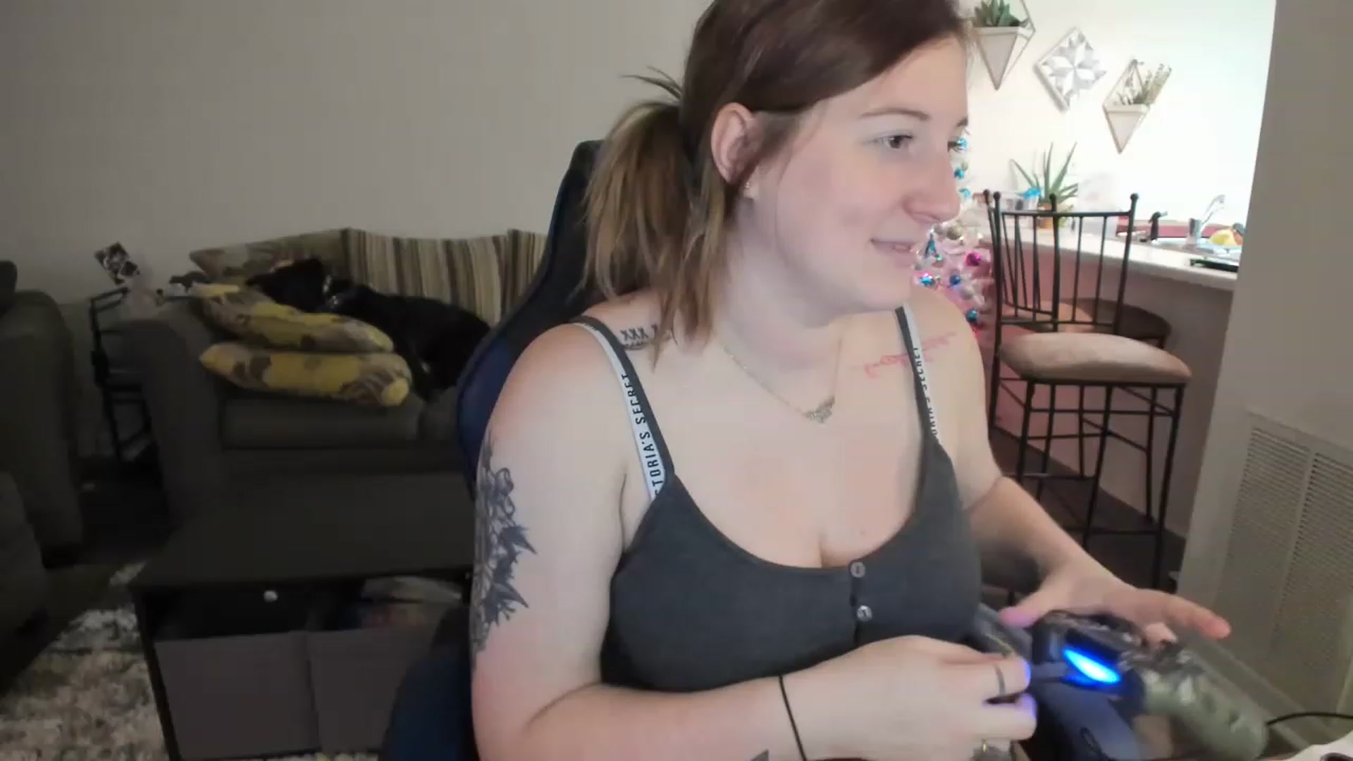 Gallery image thumbnail from DinoDarling's myfreecams stream on, 11/26/2022, 04:11 image 11 of 20