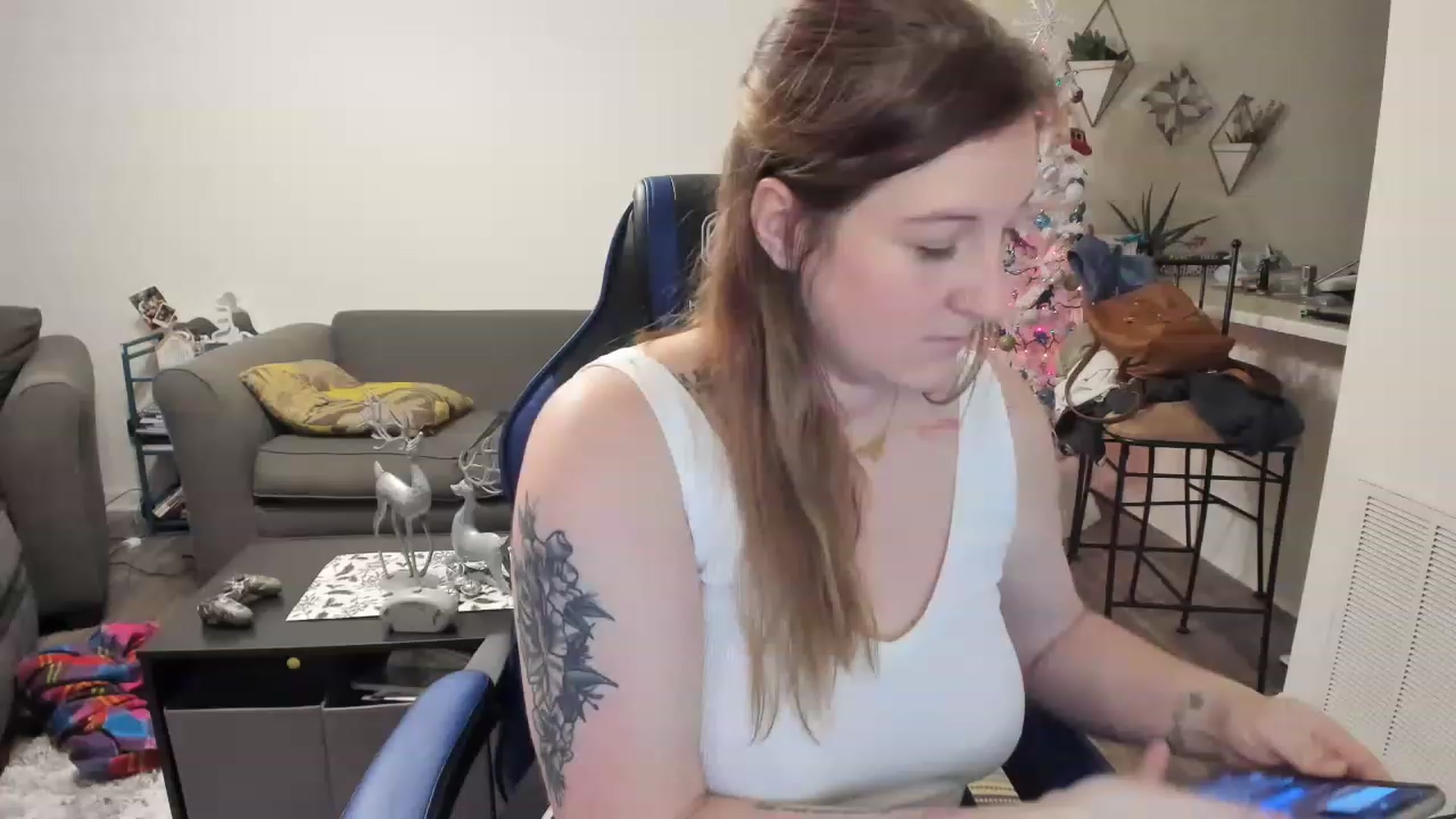 Gallery image thumbnail from DinoDarling's myfreecams stream on, 11/27/2022, 04:50 image 20 of 20