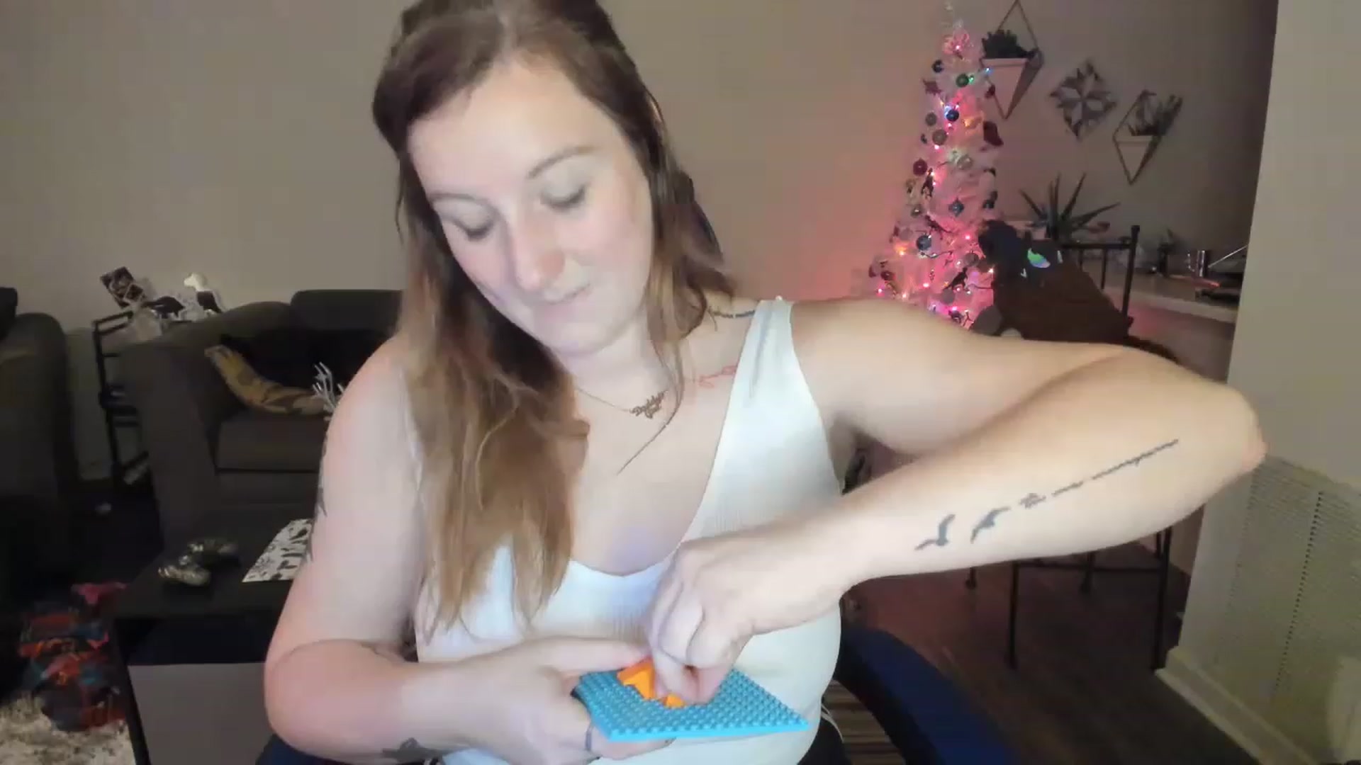 Gallery image thumbnail from DinoDarling's myfreecams stream on, 11/27/2022, 04:50 image 1 of 20
