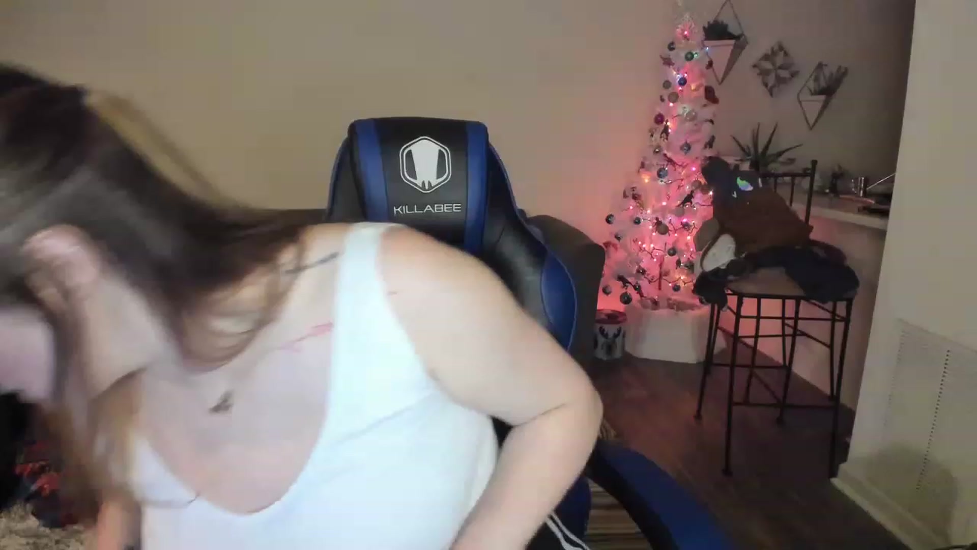 Gallery image thumbnail from DinoDarling's myfreecams stream on, 11/27/2022, 04:50 image 2 of 20
