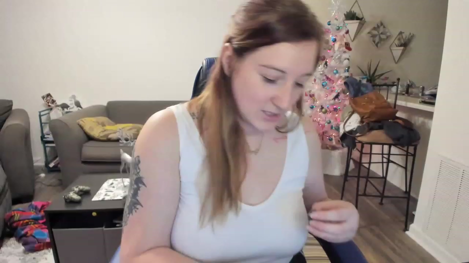 Gallery image thumbnail from DinoDarling's myfreecams stream on, 11/27/2022, 04:50 image 19 of 20