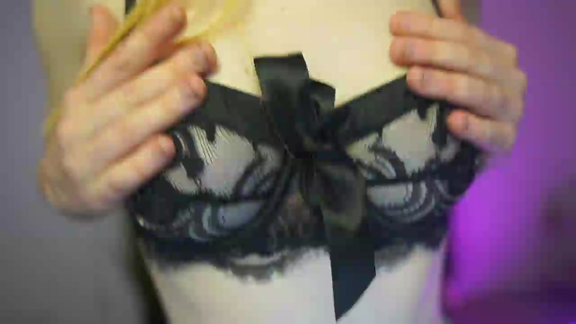 Gallery image thumbnail from DirtyChloe18's myfreecams stream on, 05/06/2026, 17:15 image 9 of 20
