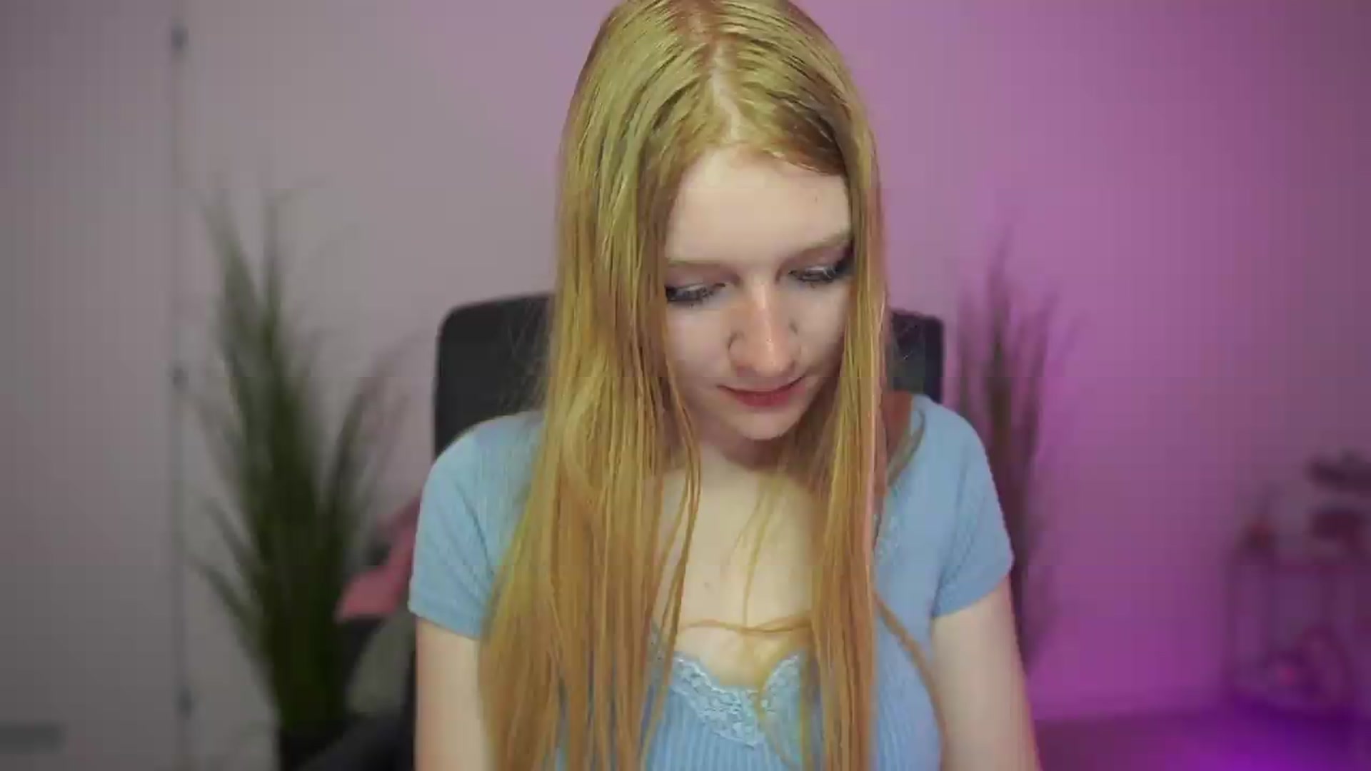 Gallery image thumbnail from DirtyChloe18's myfreecams stream on, 05/07/2026, 14:27 image 8 of 20