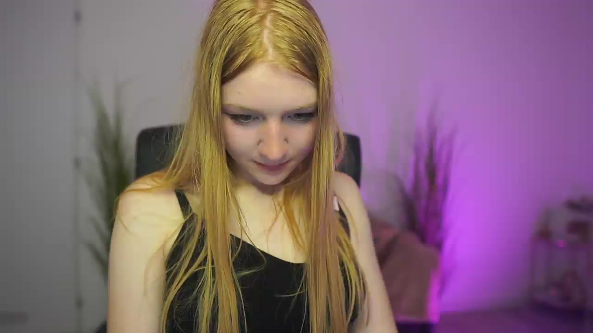 Gallery image thumbnail from DirtyChloe18's myfreecams stream on, 05/08/2026, 14:43 image 6 of 20