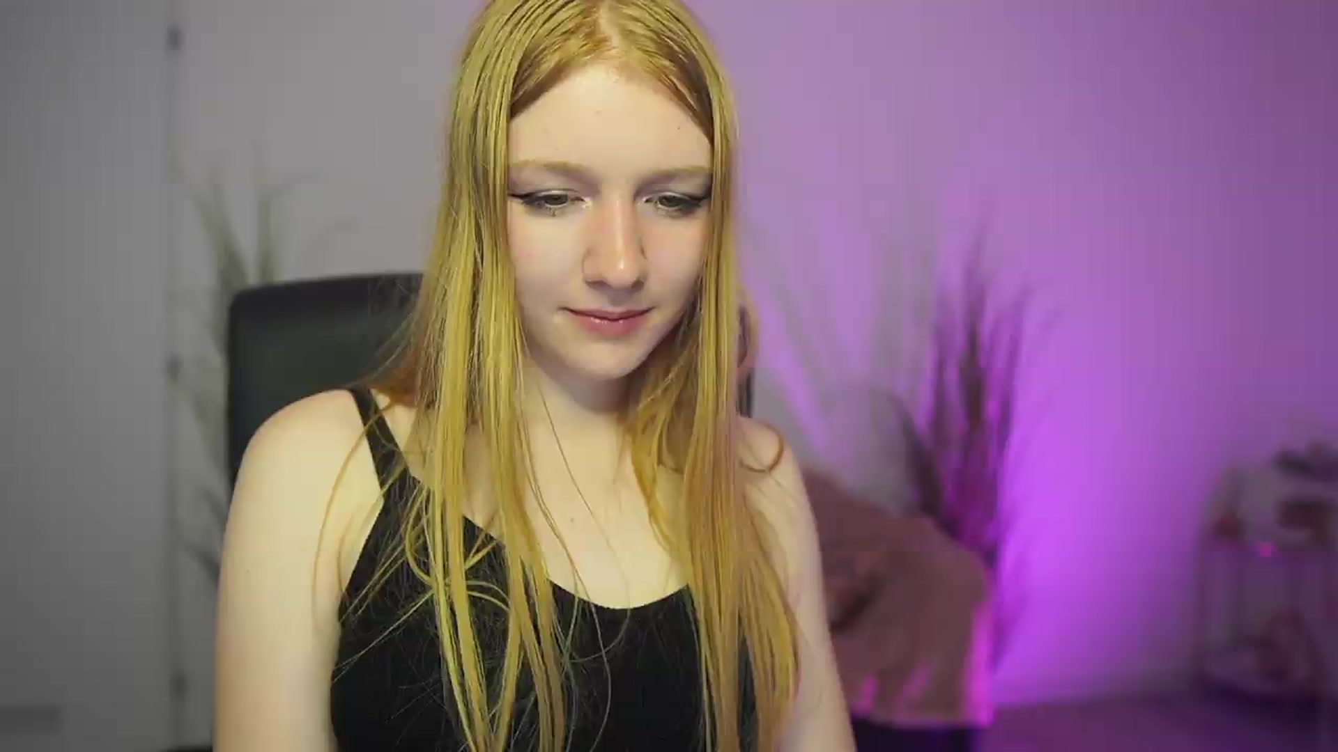 Gallery image thumbnail from DirtyChloe18's myfreecams stream on, 05/08/2026, 14:43 image 11 of 20