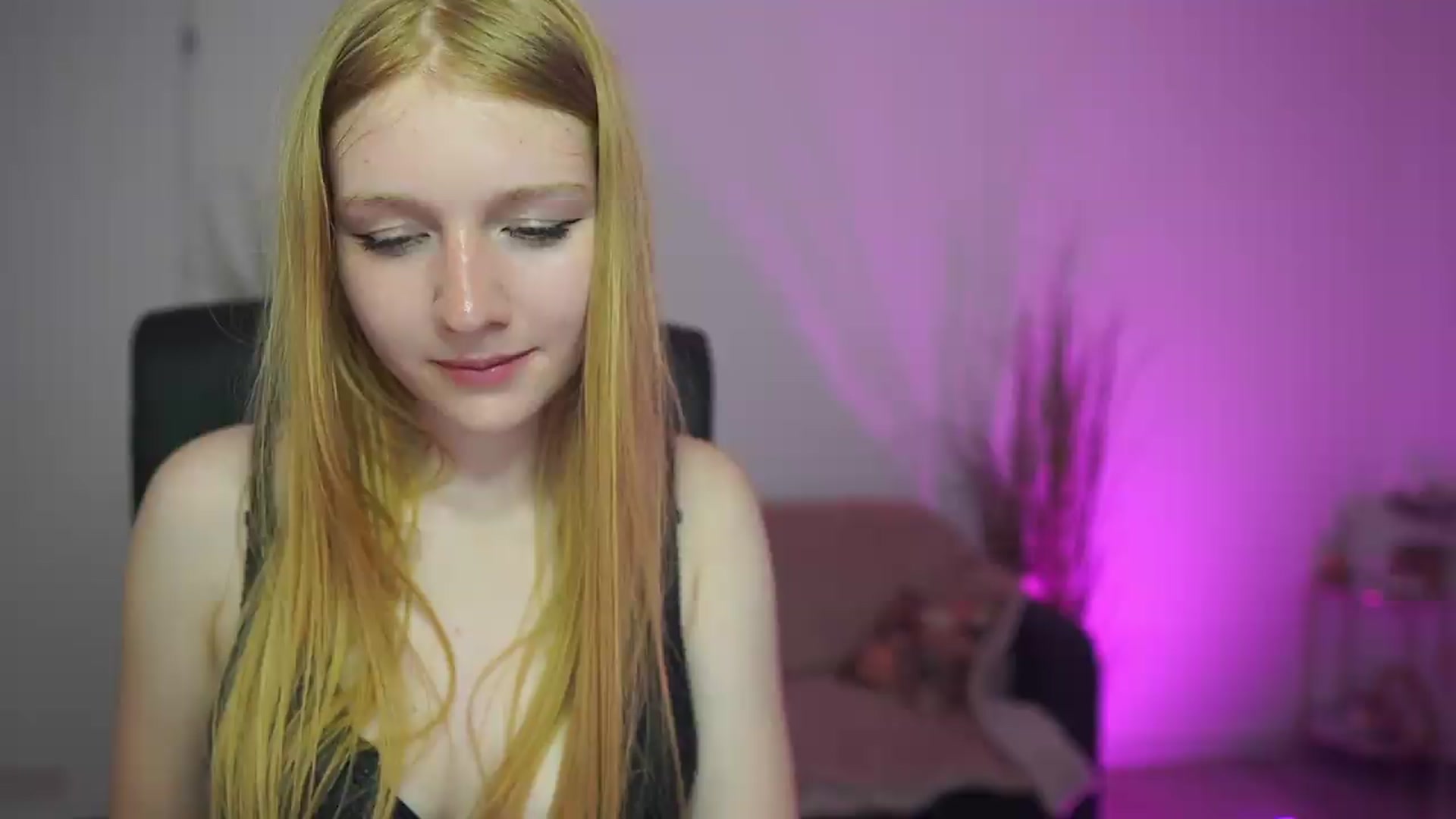 Gallery image thumbnail from DirtyChloe18's myfreecams stream on, 05/10/2026, 15:05 image 14 of 20