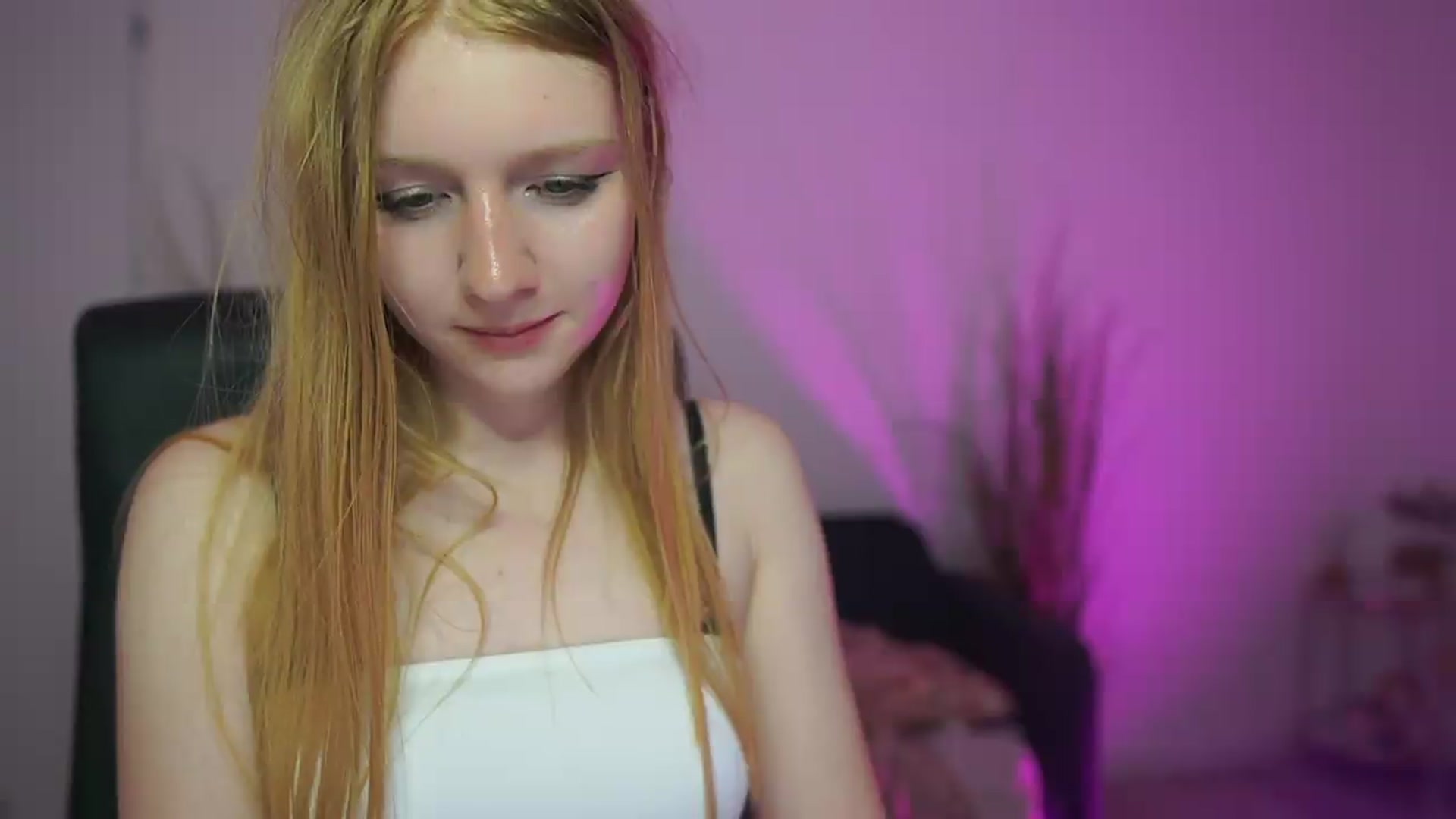 Gallery image thumbnail from DirtyChloe18's myfreecams stream on, 05/11/2026, 18:01 image 6 of 20