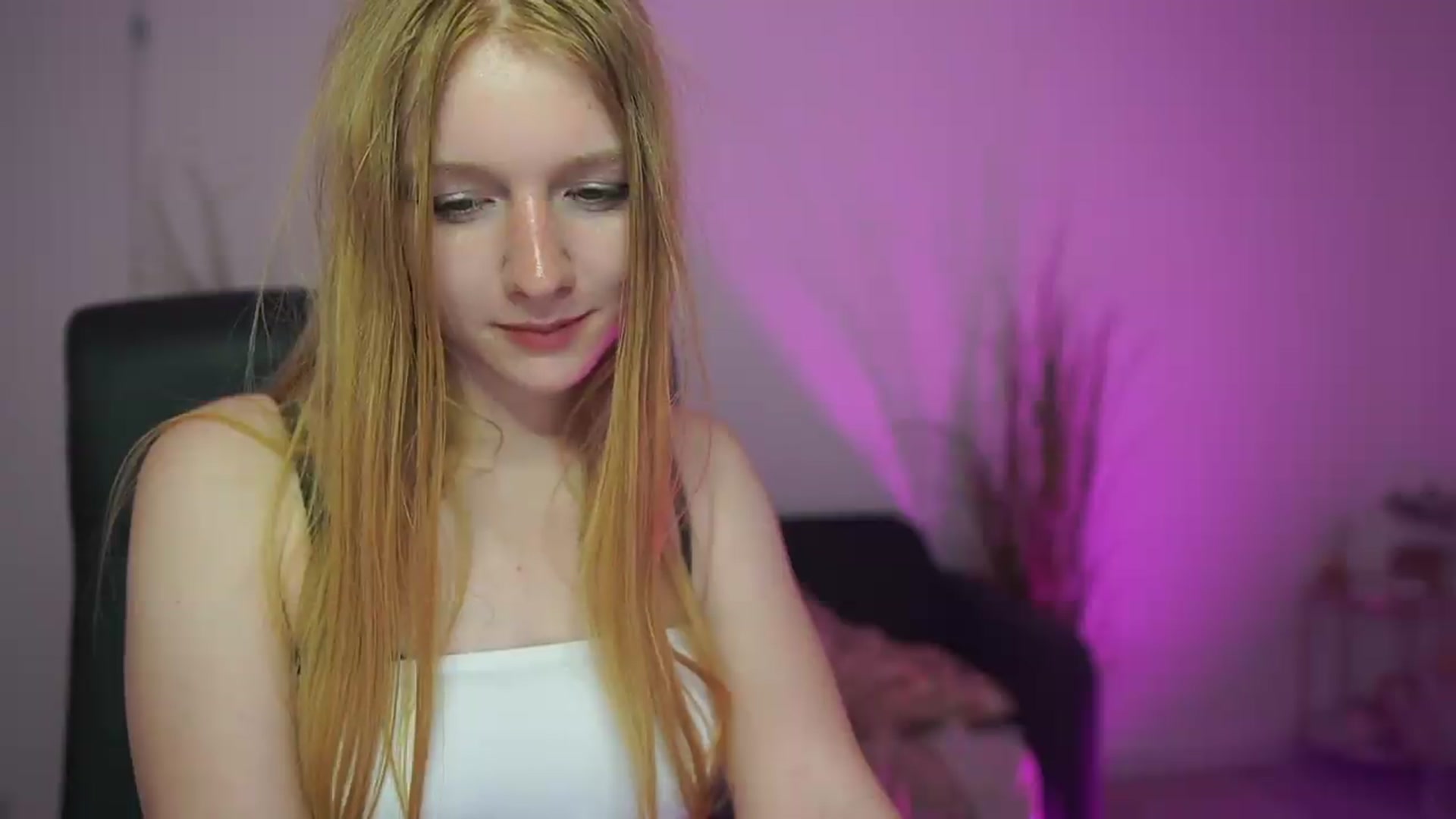 Gallery image thumbnail from DirtyChloe18's myfreecams stream on, 05/11/2026, 18:01 image 5 of 20