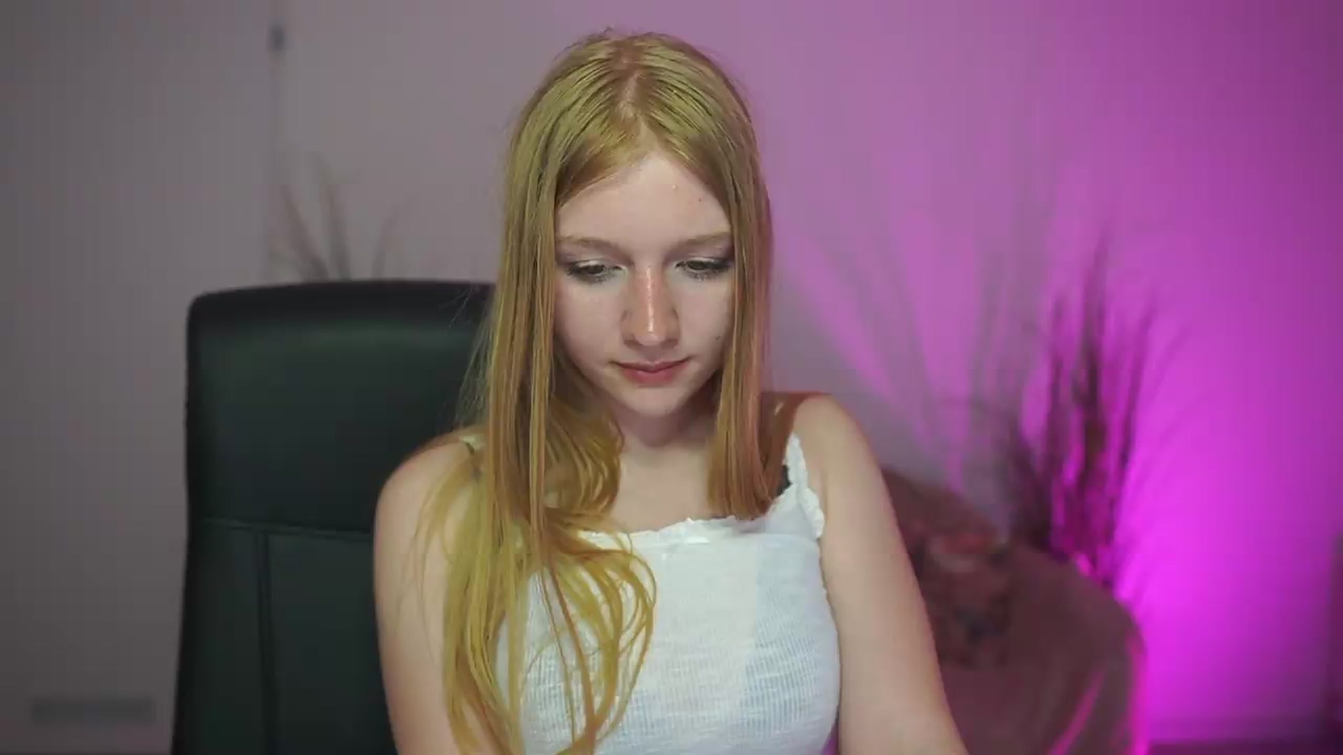 Gallery image thumbnail from DirtyChloe18's myfreecams stream on, 05/13/2026, 14:26 image 7 of 20