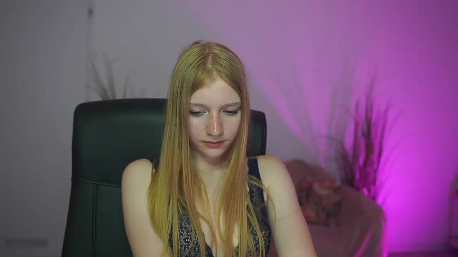 Gallery image thumbnail from DirtyChloe18's myfreecams stream on, 05/13/2026, 14:26 image 19 of 20