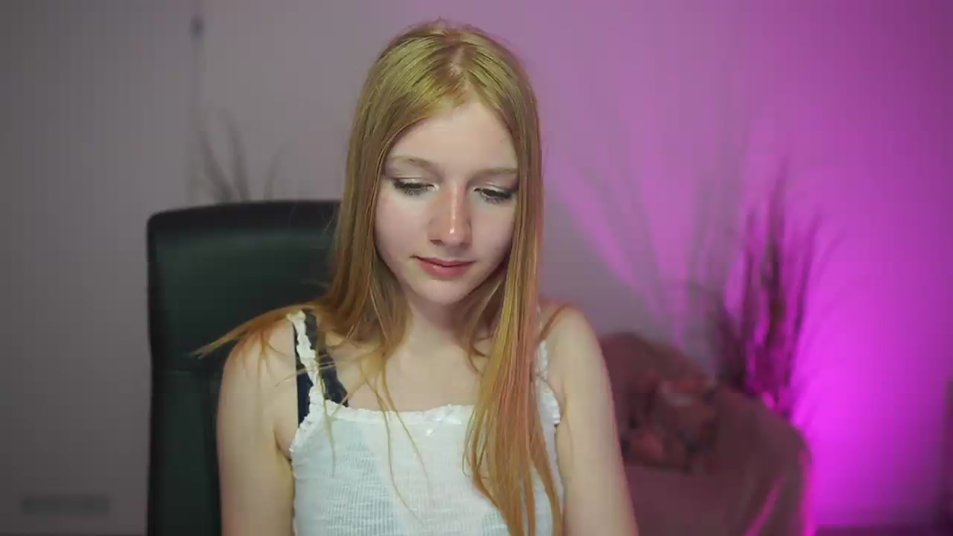 Gallery image thumbnail from DirtyChloe18's myfreecams stream on, 05/13/2026, 14:26 image 2 of 20