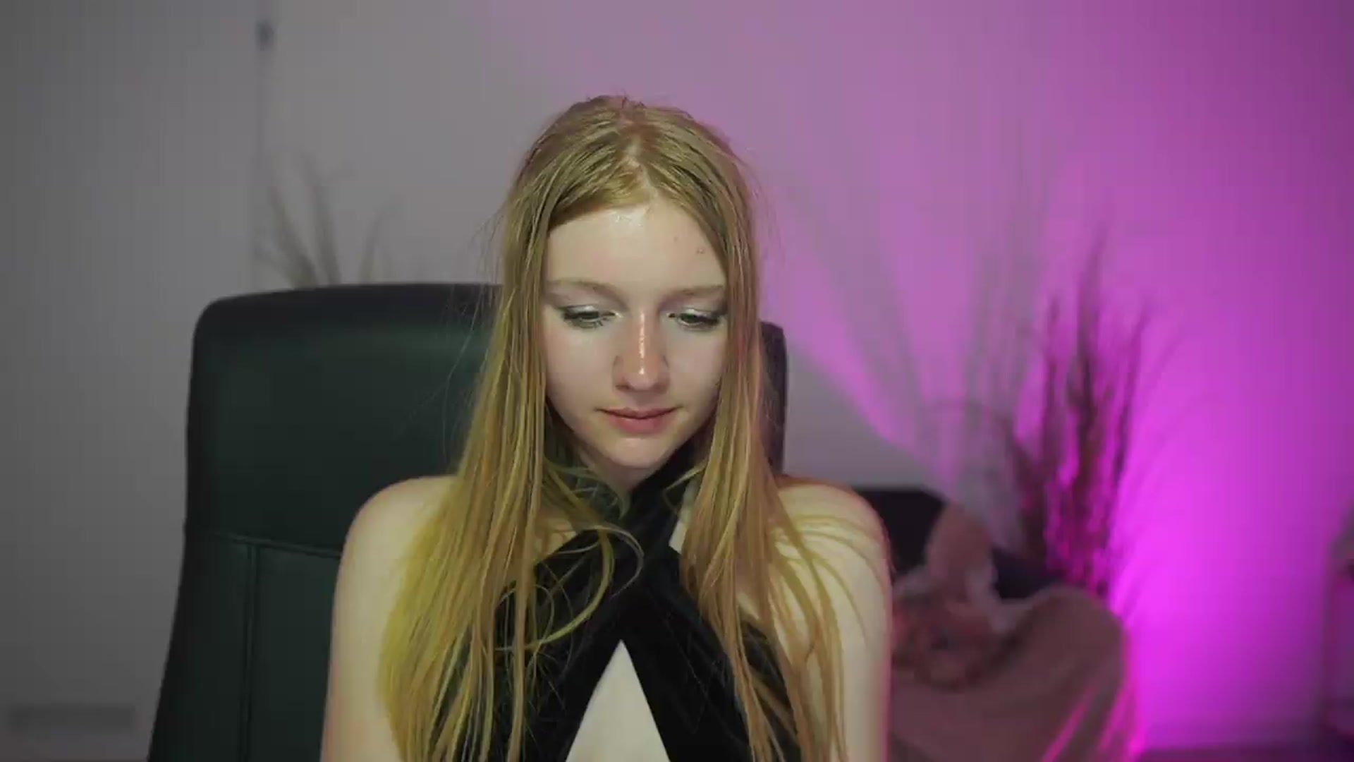 Gallery image thumbnail from DirtyChloe18's myfreecams stream on, 05/15/2026, 17:34 image 5 of 20
