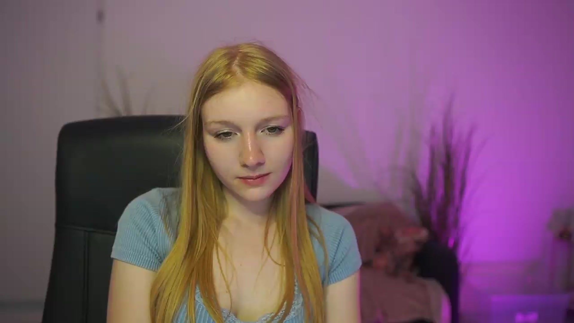 Gallery image thumbnail from DirtyChloe18's myfreecams stream on, 05/19/2026, 17:37 image 4 of 20