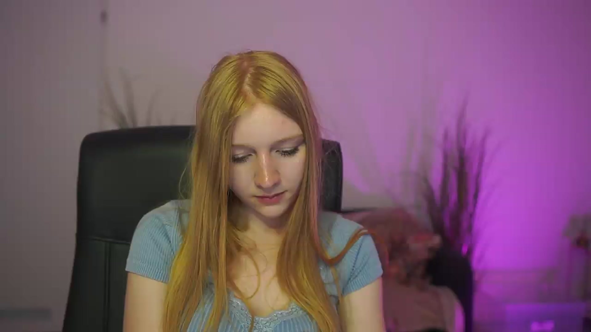 Gallery image thumbnail from DirtyChloe18's myfreecams stream on, 05/19/2026, 17:37 image 10 of 20
