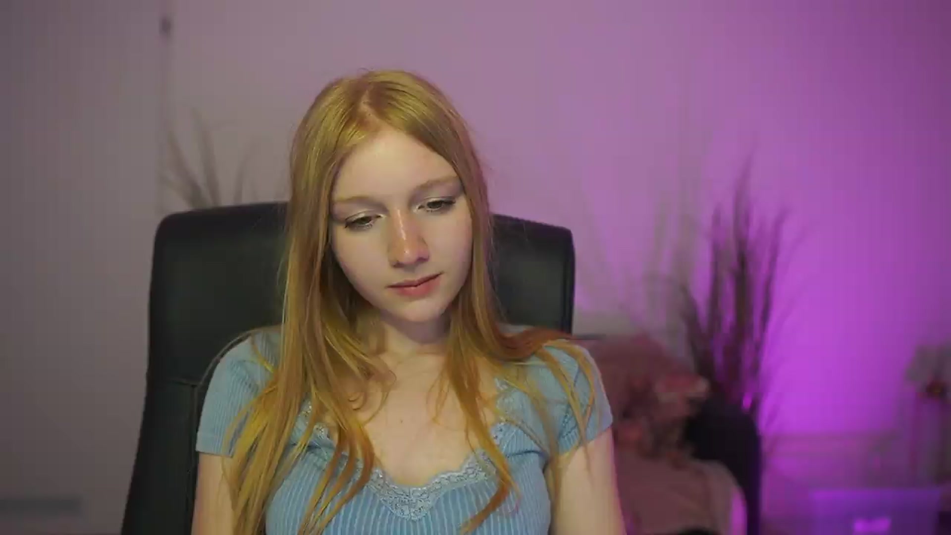 Gallery image thumbnail from DirtyChloe18's myfreecams stream on, 05/19/2026, 17:37 image 7 of 20