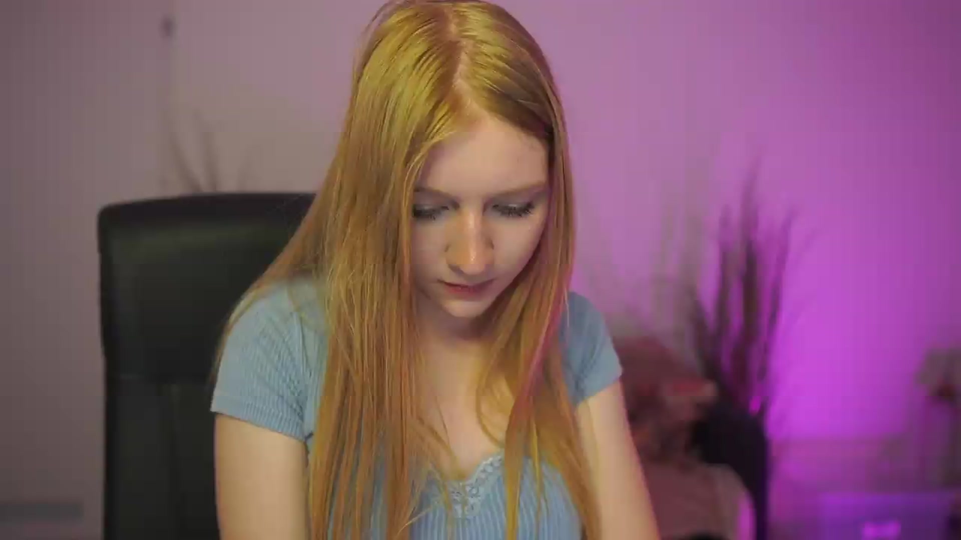 Gallery image thumbnail from DirtyChloe18's myfreecams stream on, 05/19/2026, 17:37 image 20 of 20