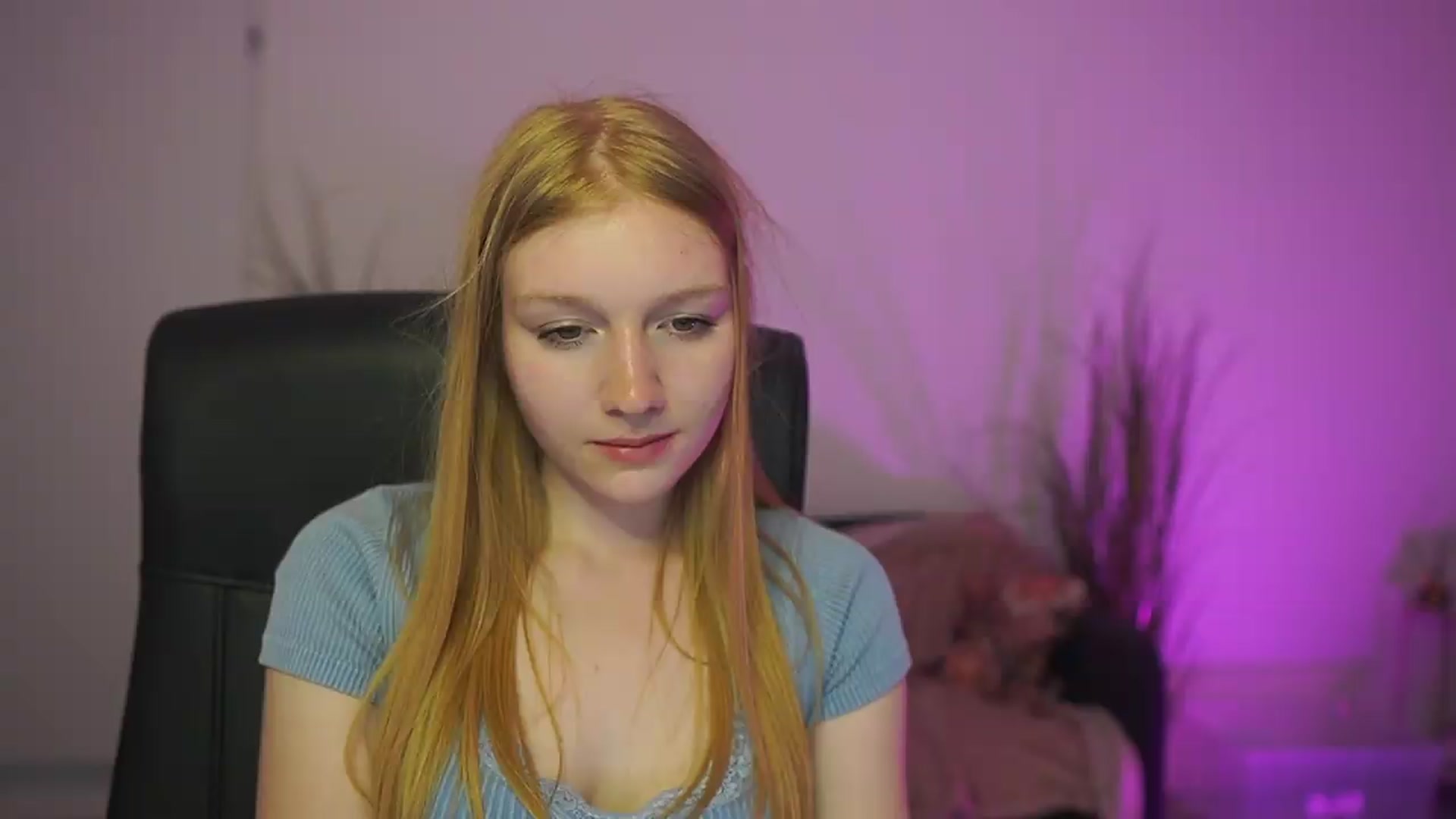 Gallery image thumbnail from DirtyChloe18's myfreecams stream on, 05/19/2026, 17:37 image 2 of 20