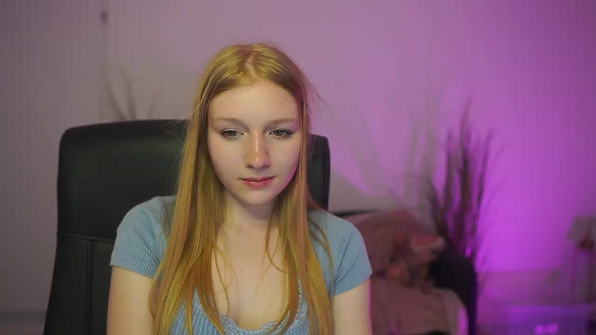 Gallery image thumbnail from DirtyChloe18's myfreecams stream on, 05/19/2026, 17:37 image 3 of 20