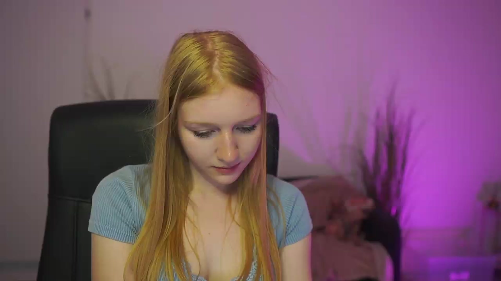 Gallery image thumbnail from DirtyChloe18's myfreecams stream on, 05/19/2026, 17:37 image 1 of 20